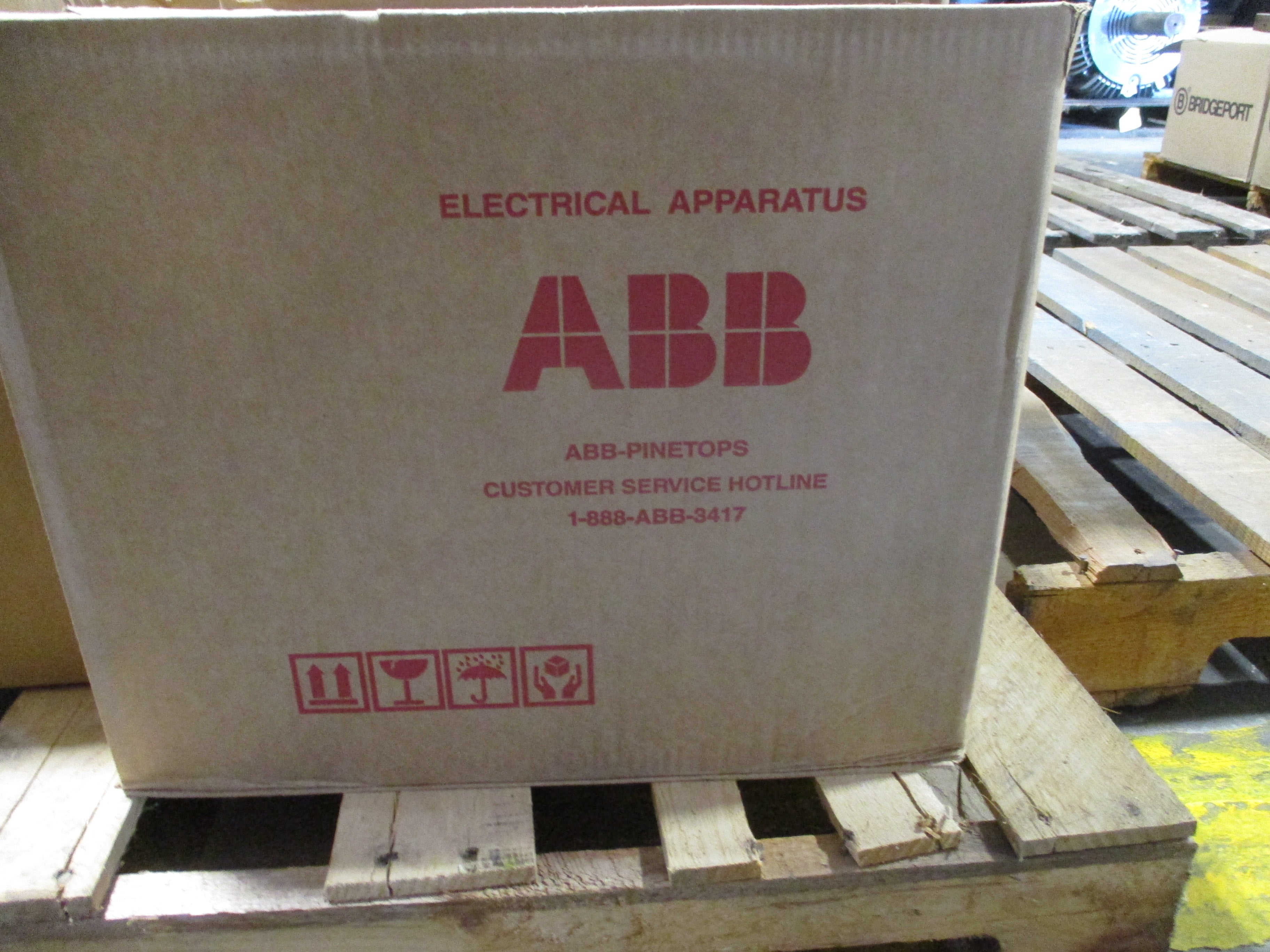 ABB VIZ-11 Voltage Transformer 7525A68G05 Pri: 7200V/12470GY Ratio 60:1 New Surplus