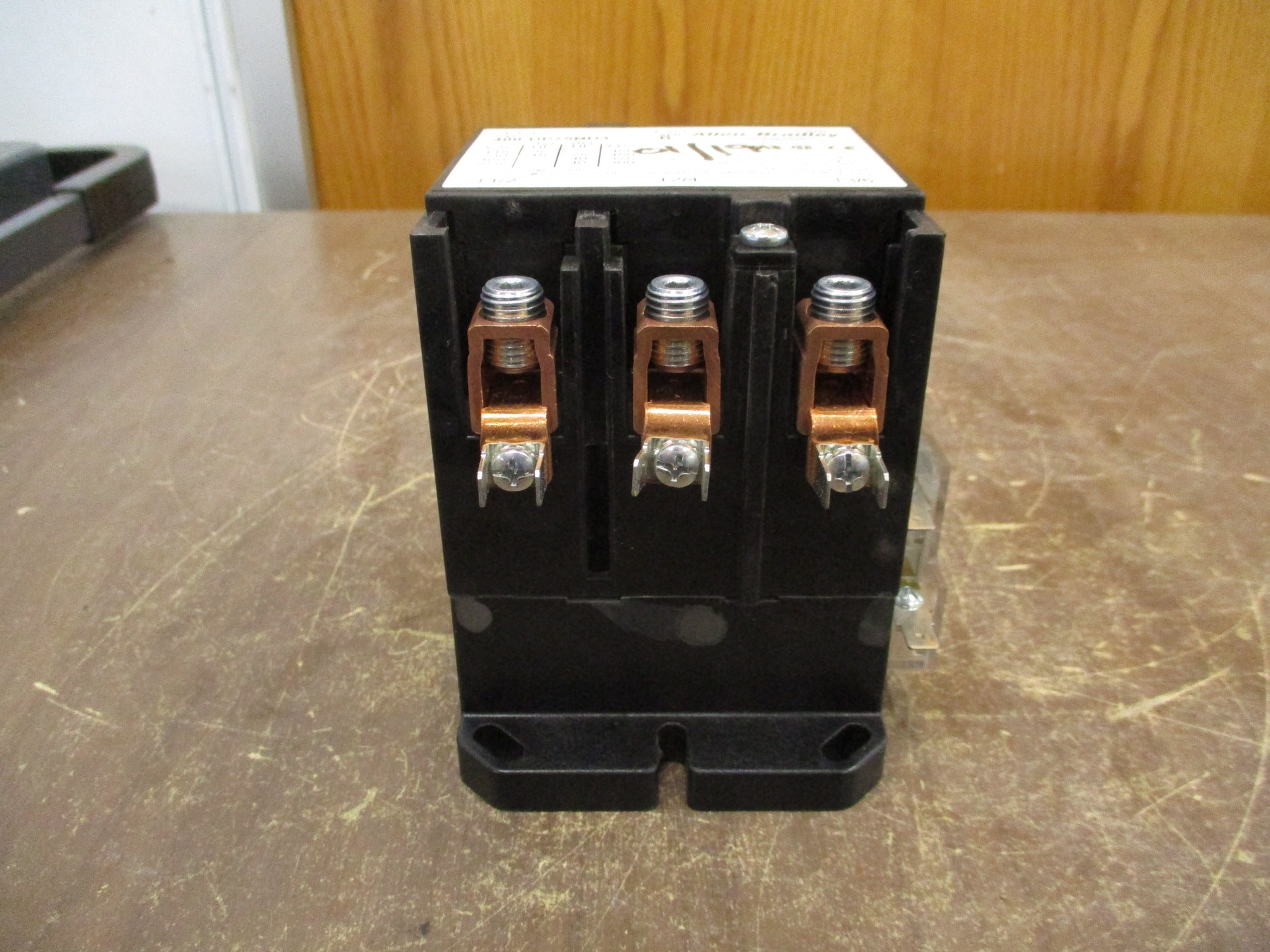Allen-Bradley Contactor 400-DP75ND3 Ser. B 120V Coil 75A 600V w/ Aux Contact