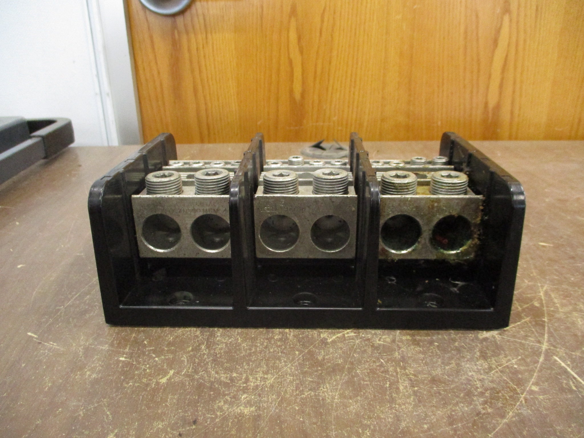 Marathon Power Distribution Block 1453586 760A 600V 3P Line: 500MCM-4 Used