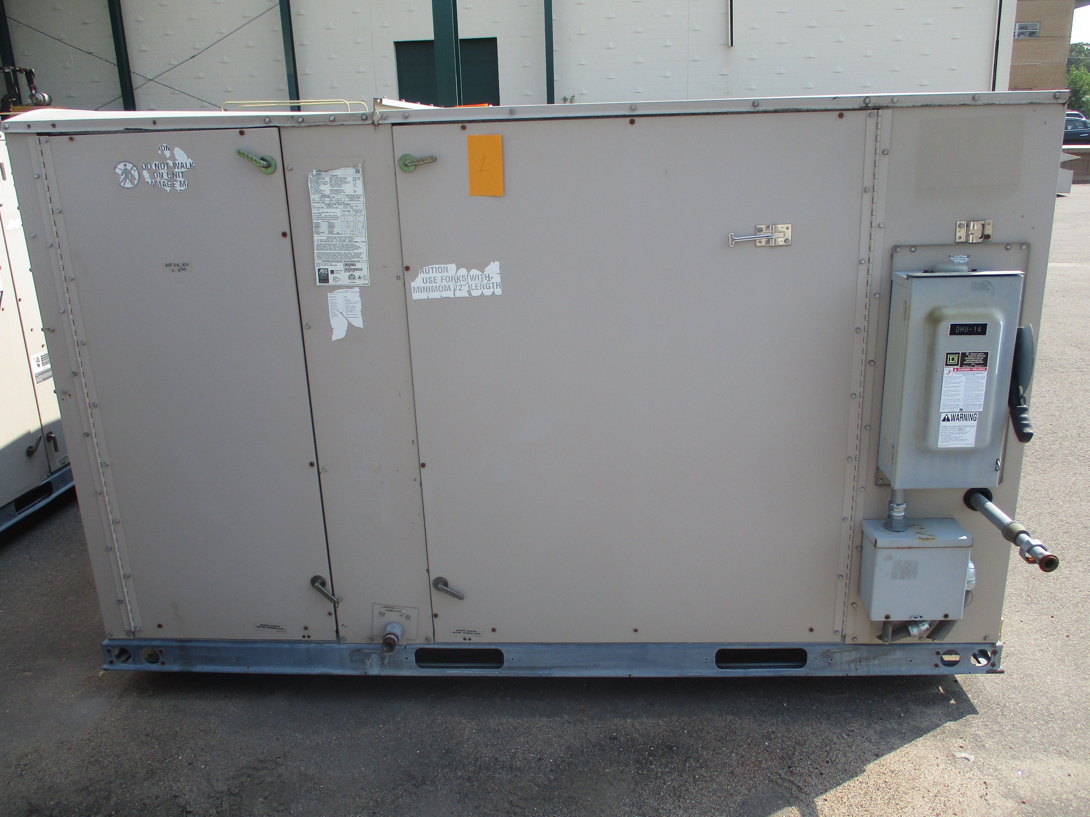 Lennox Rooftop Unit LGA 240 H4 BSG 20 Ton 460V 249.000 BTU 2009 MFD R410A Natural Gas Heat Used