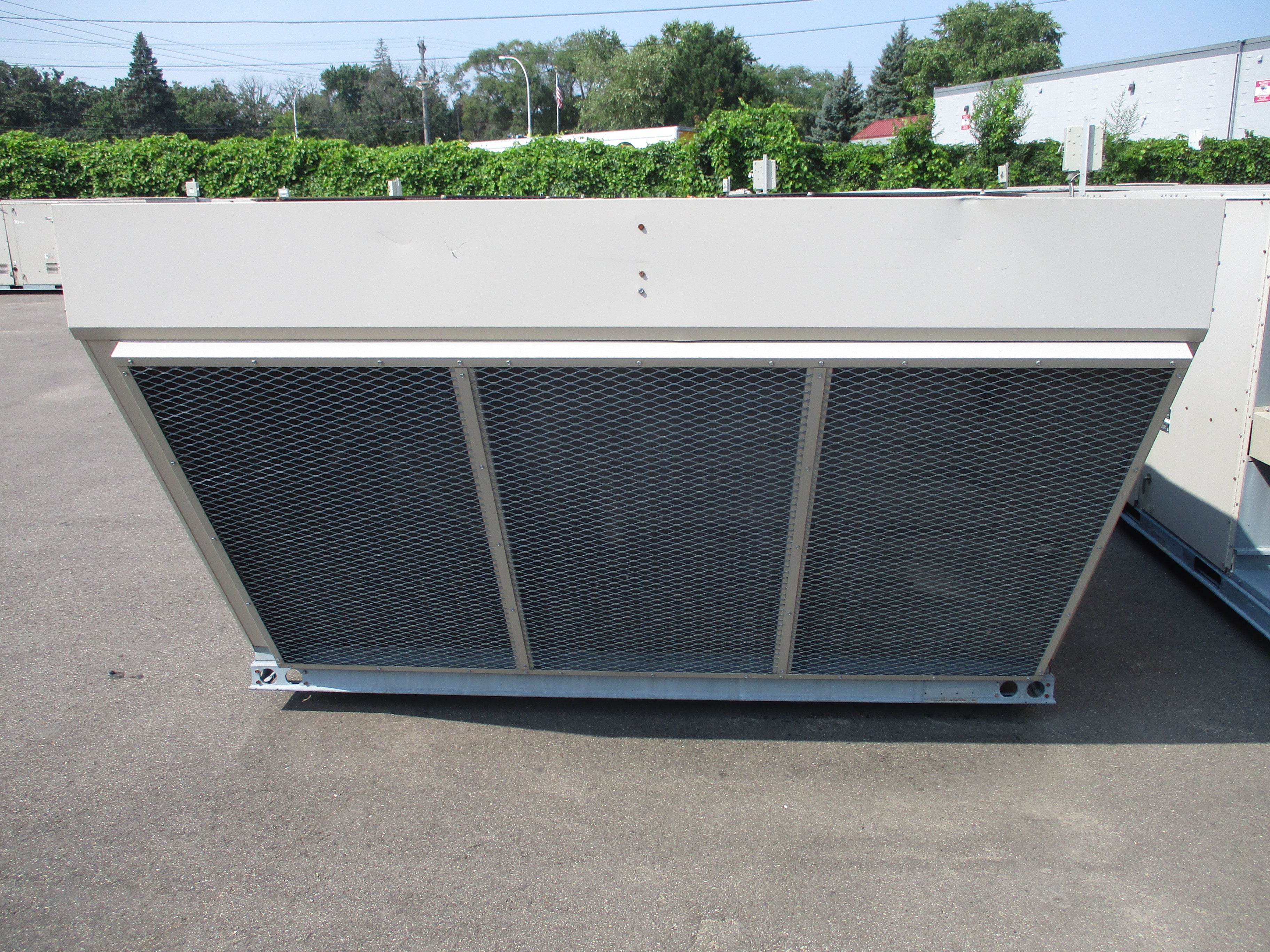 Lennox Rooftop Unit LGA 240 H4 BSG 20 Ton 460V 249.000 BTU 2009 MFD R410A Natural Gas Heat Used