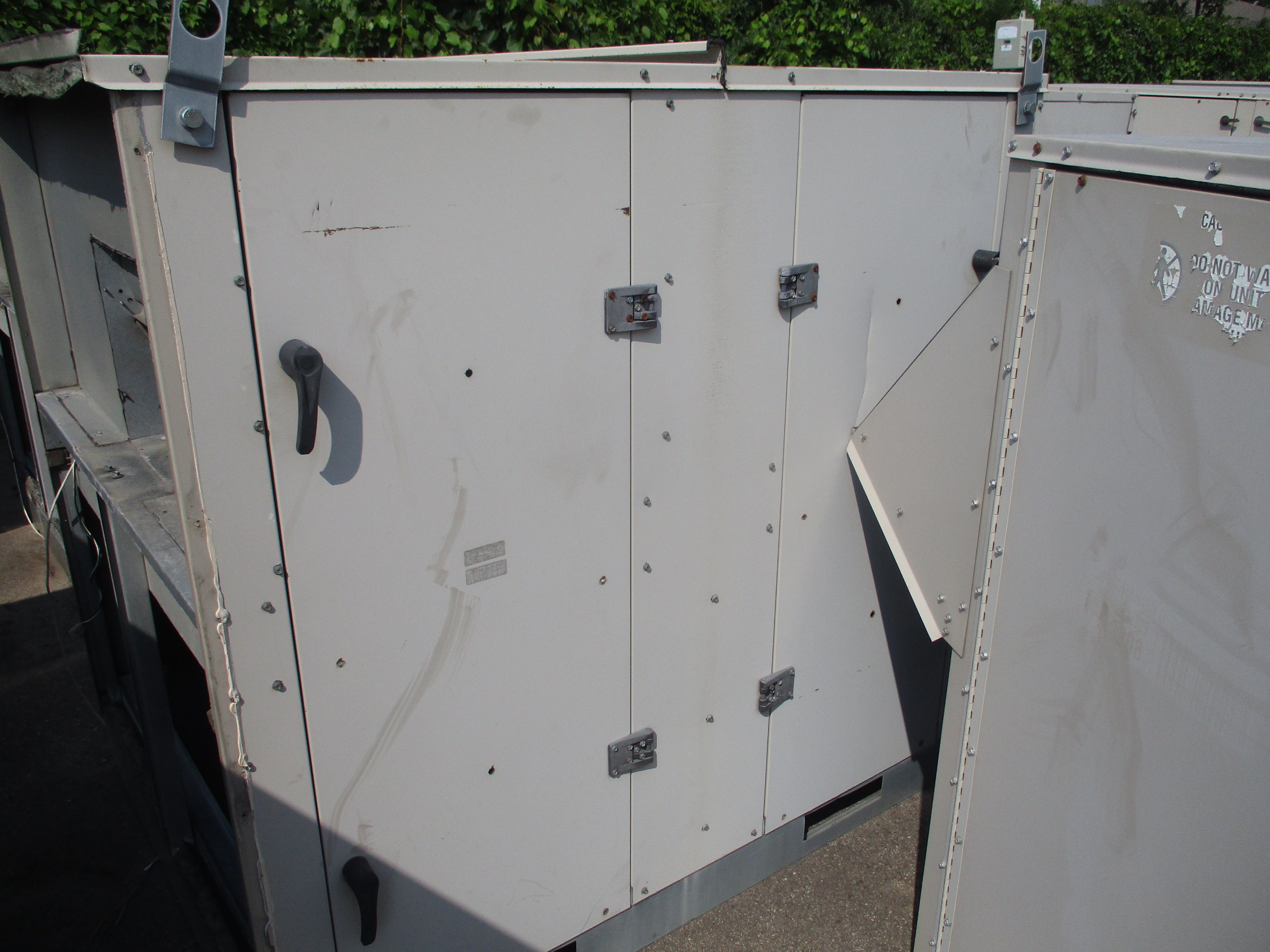 Lennox Rooftop Unit LGA 240 H4 BSG 20 Ton 460V 249.000 BTU 2009 MFD R410A Natural Gas Heat Used