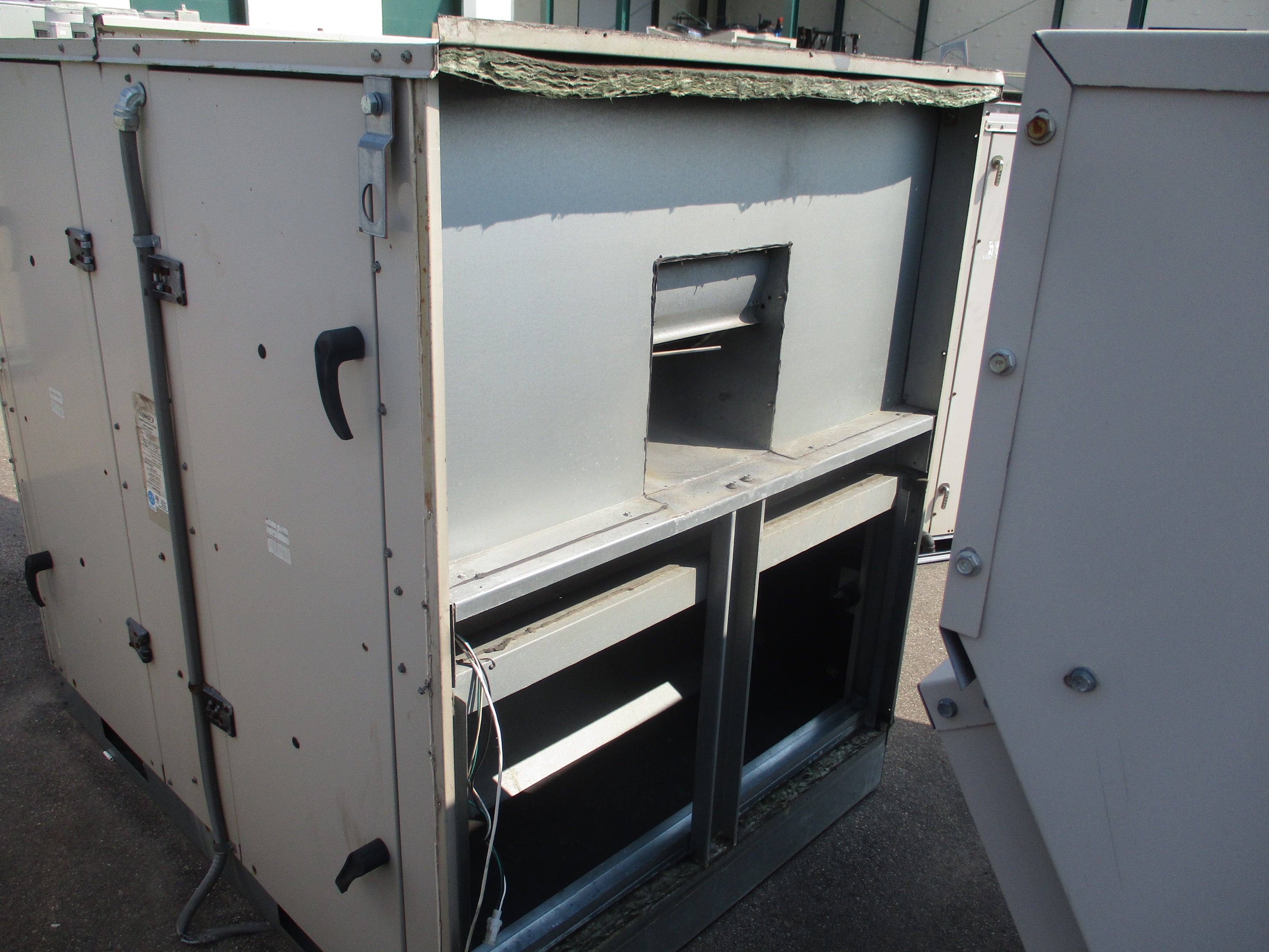 Lennox Rooftop Unit LGA 240 H4 BSG 20 Ton 460V 249.000 BTU 2009 MFD R410A Natural Gas Heat Used