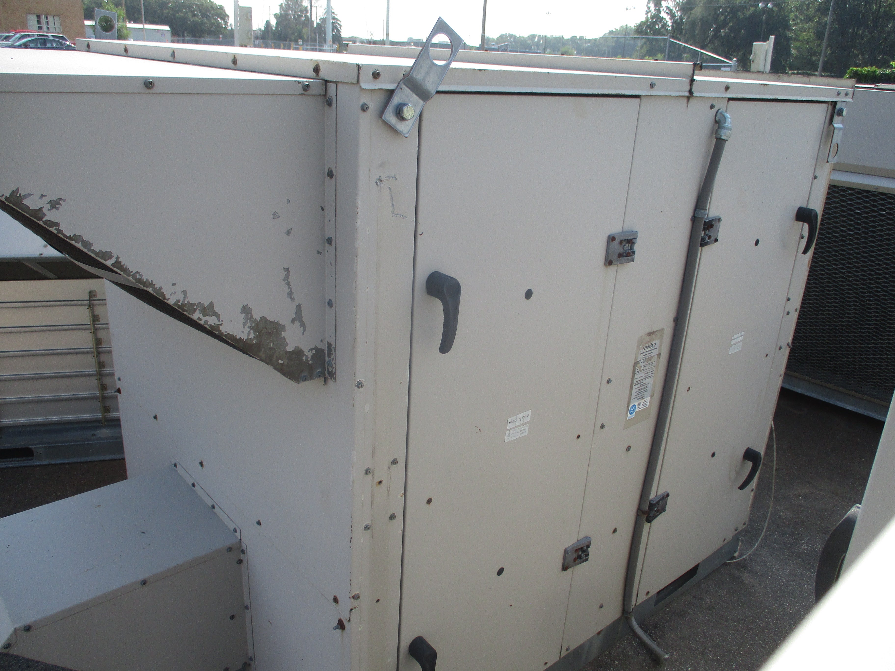 Lennox Rooftop Unit LGA 240 H4 BSG 20 Ton 460V 249.000 BTU 2009 MFD R410A Natural Gas Heat Used