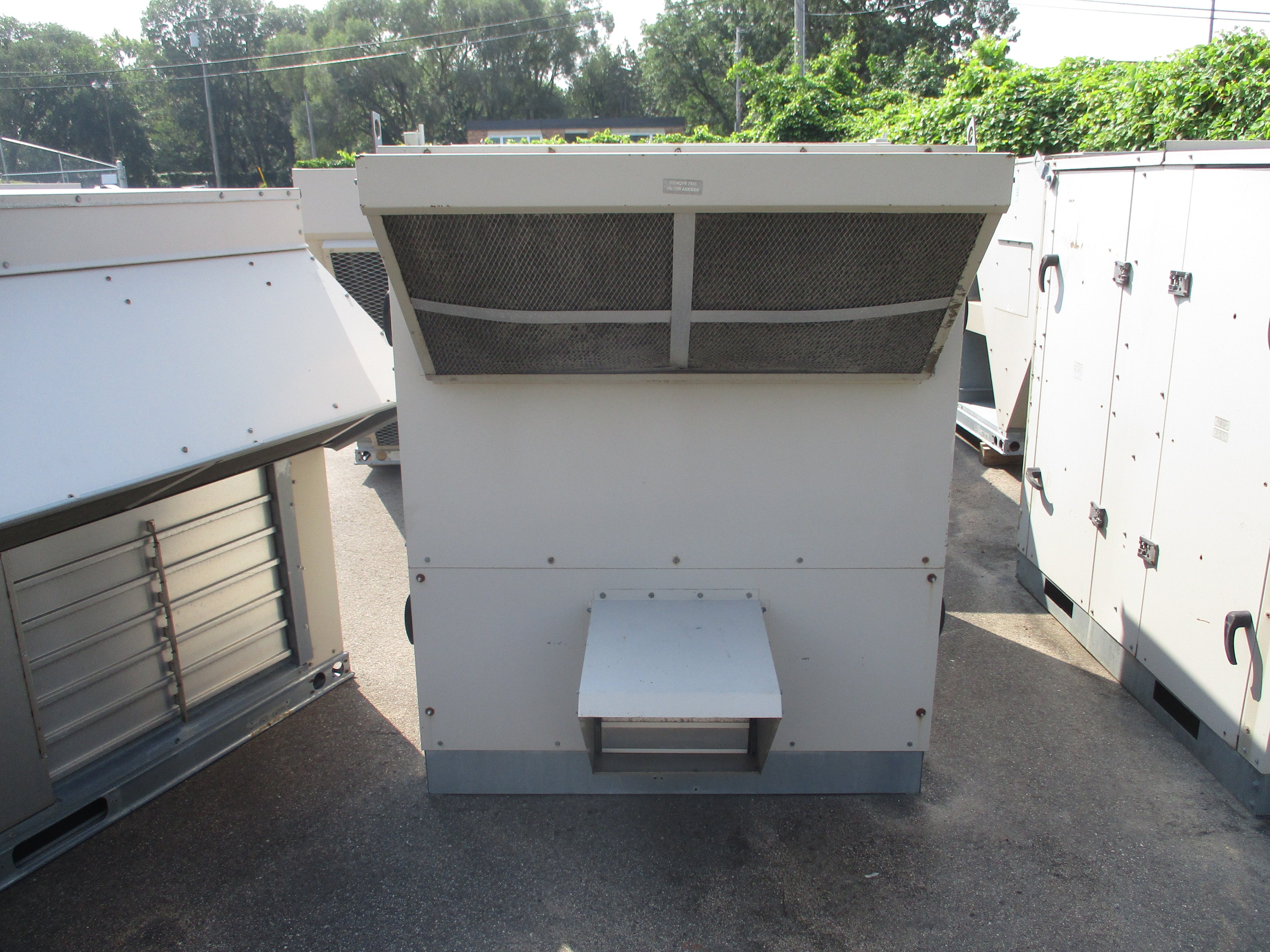 Lennox Rooftop Unit LGA 240 H4 BSG 20 Ton 460V 249.000 BTU 2009 MFD R410A Natural Gas Heat Used