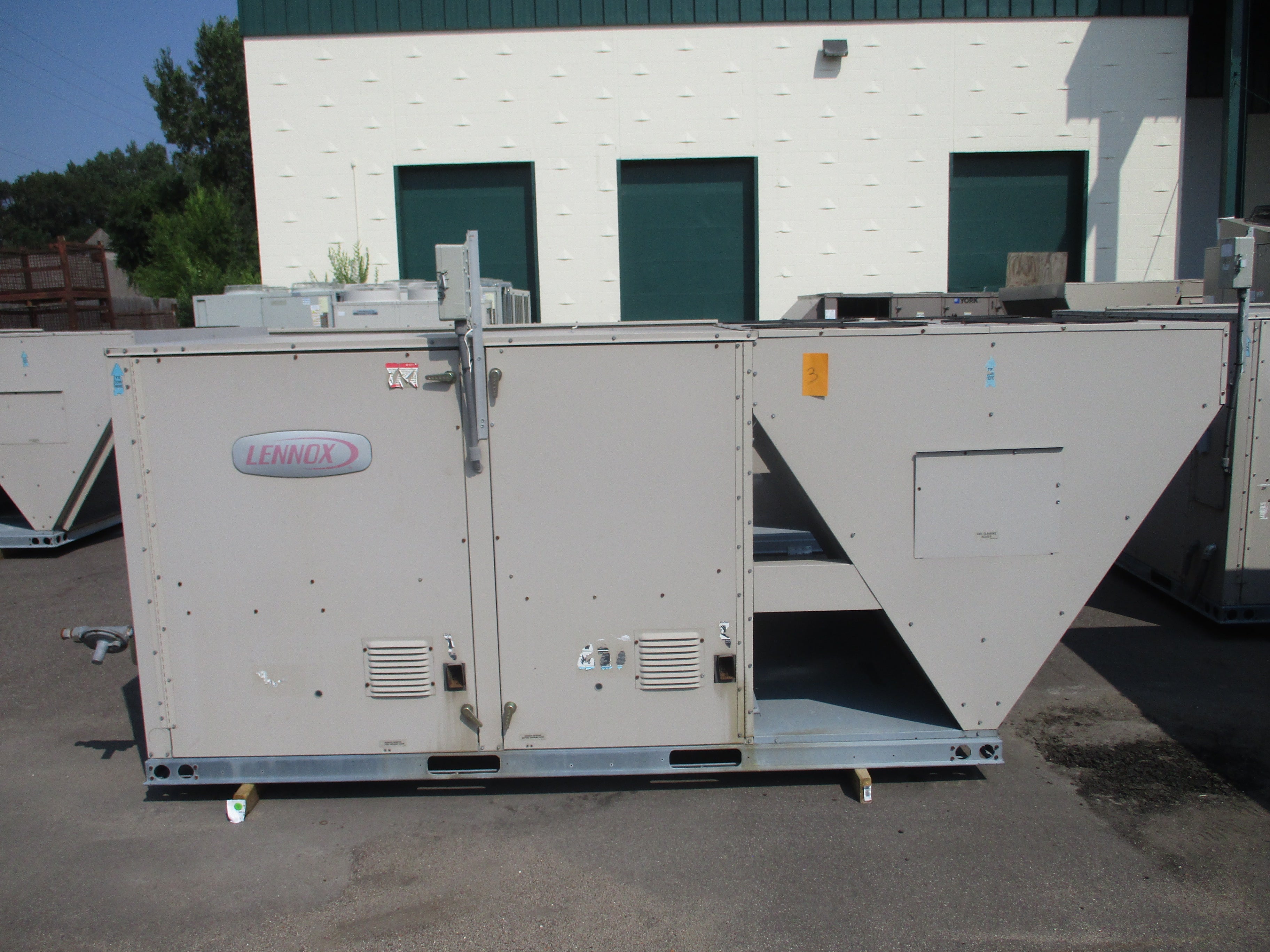 Lennox Rooftop Unit LGC180H2BM2G 15. Ton 460V 53KW 345.00 BTU Natural Gas Heat  Year 2008 R410A Used