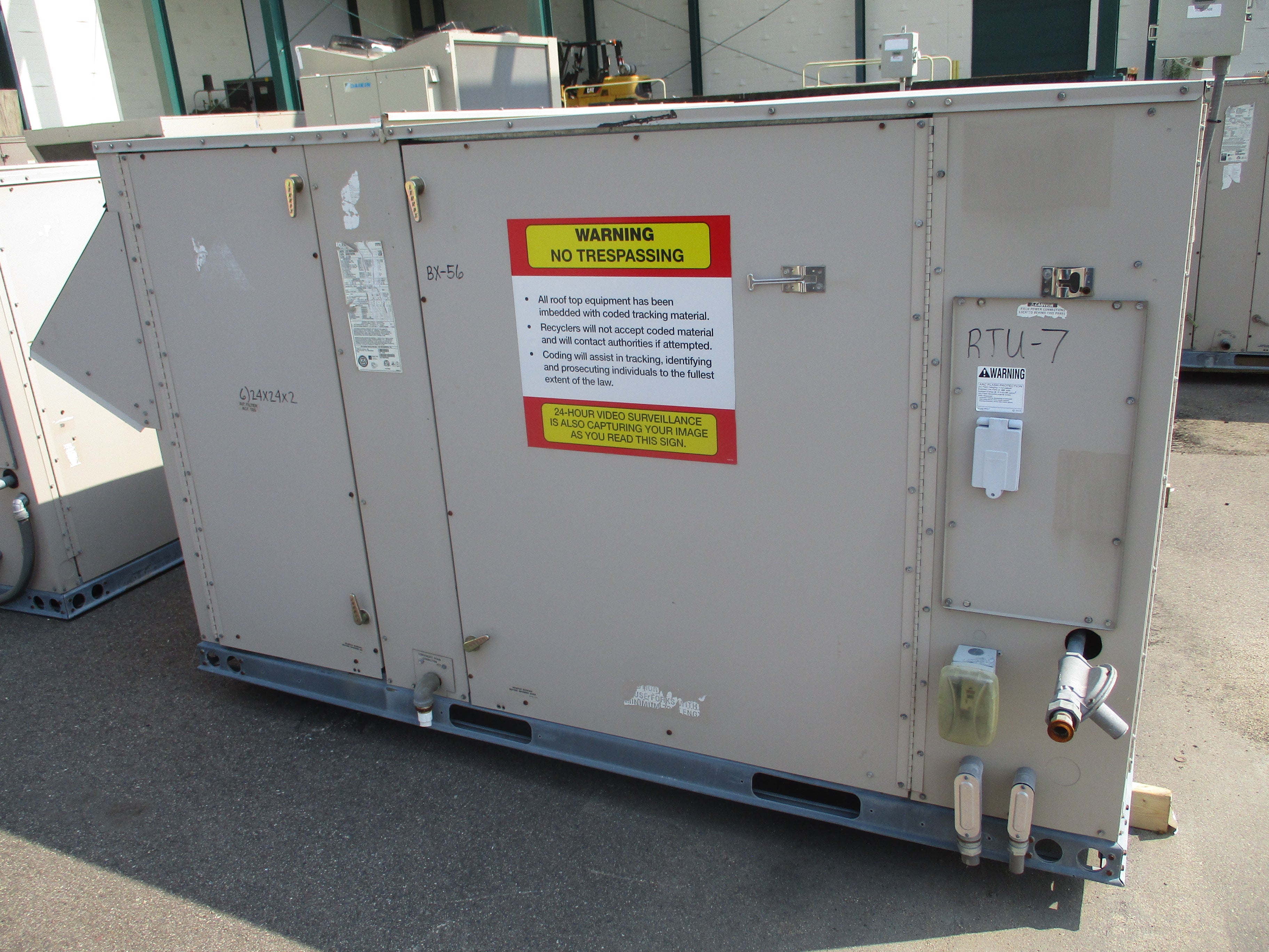 Lennox Rooftop Unit LGC180H2BM2G 15. Ton 460V 53KW 345.00 BTU Natural Gas Heat  Year 2008 R410A Used