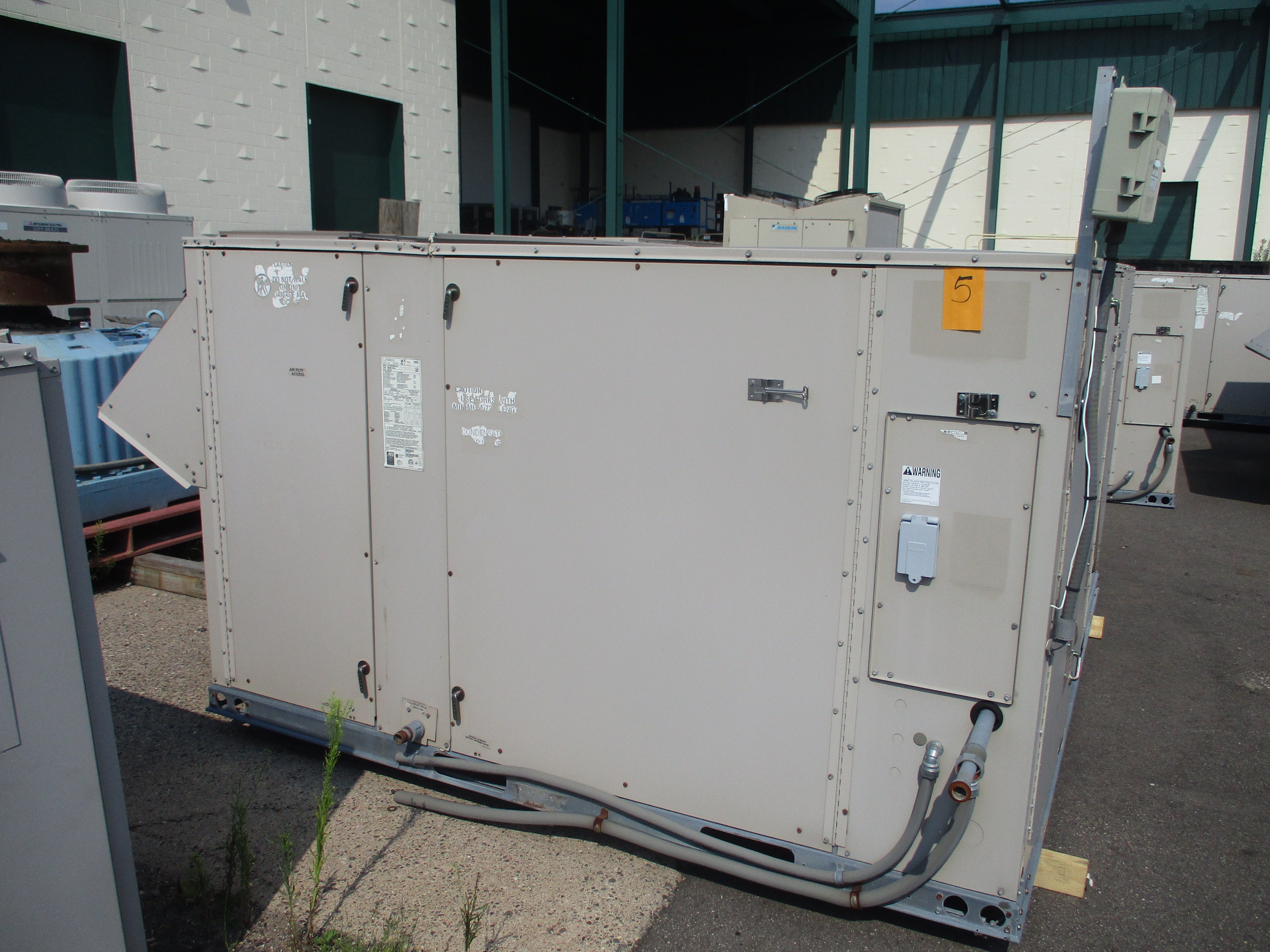 Lennox Rooftop Unit LGC156H4BL2G 12.5 Ton 460V 46KW 169.000 BTU R410A 2009 MFD Natural Gas Heat Used