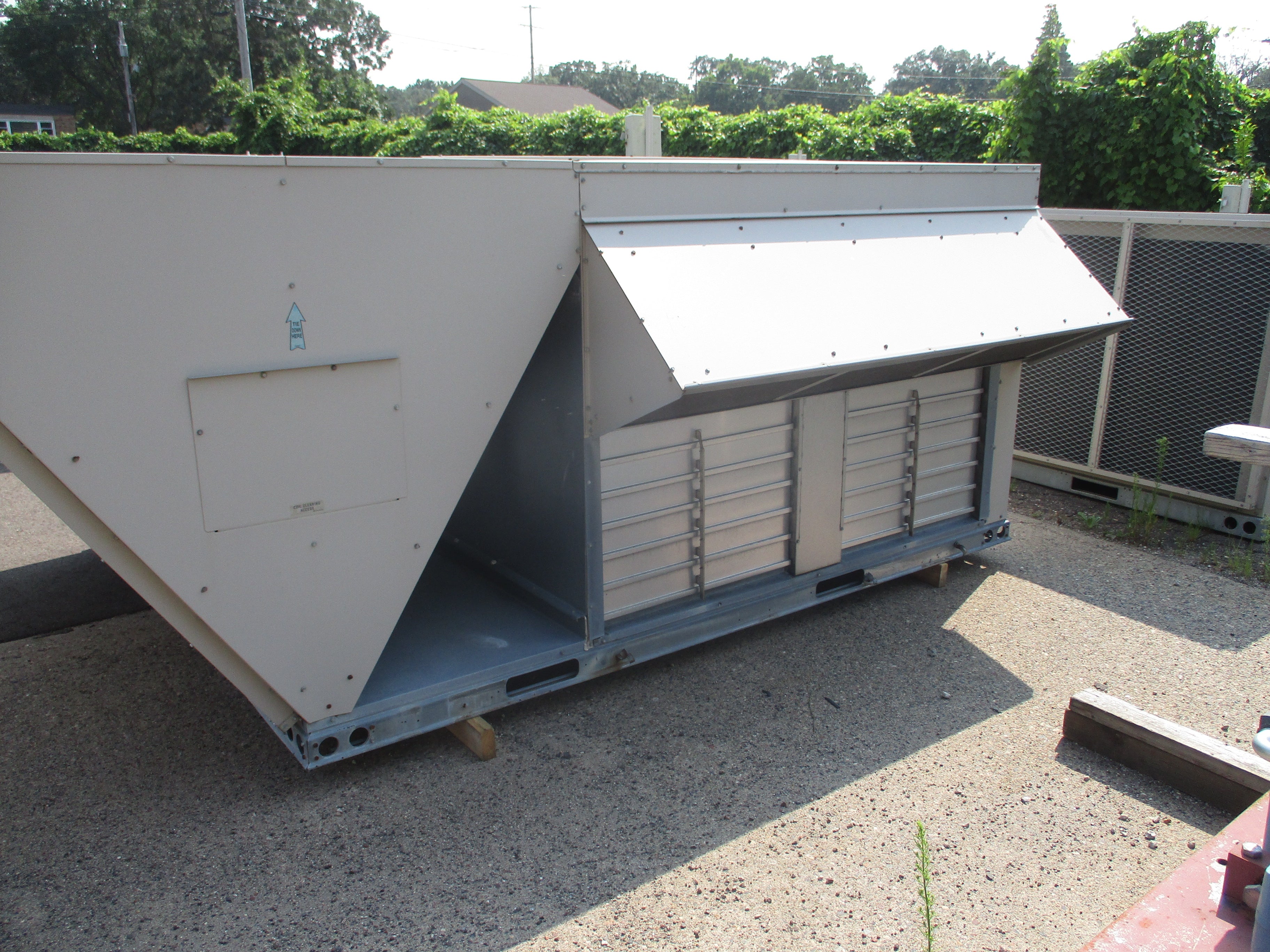 Lennox Rooftop Unit LGC156H4BL2G 12.5 Ton 460V 46KW 169.000 BTU R410A 2009 MFD Natural Gas Heat Used