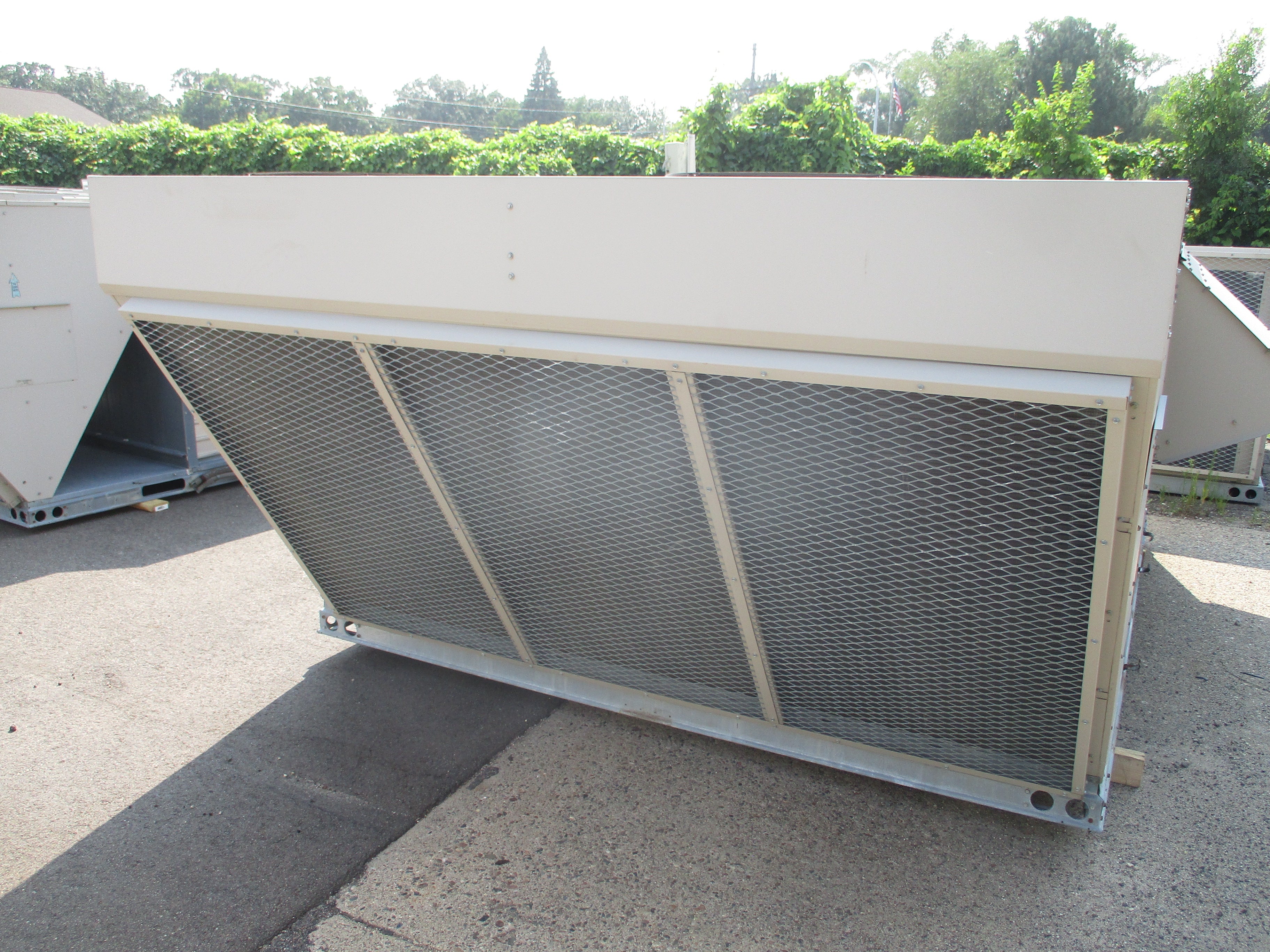 Lennox Rooftop Unit LGC156H4BL2G 12.5 Ton 460V 46KW 169.000 BTU R410A 2009 MFD Natural Gas Heat Used