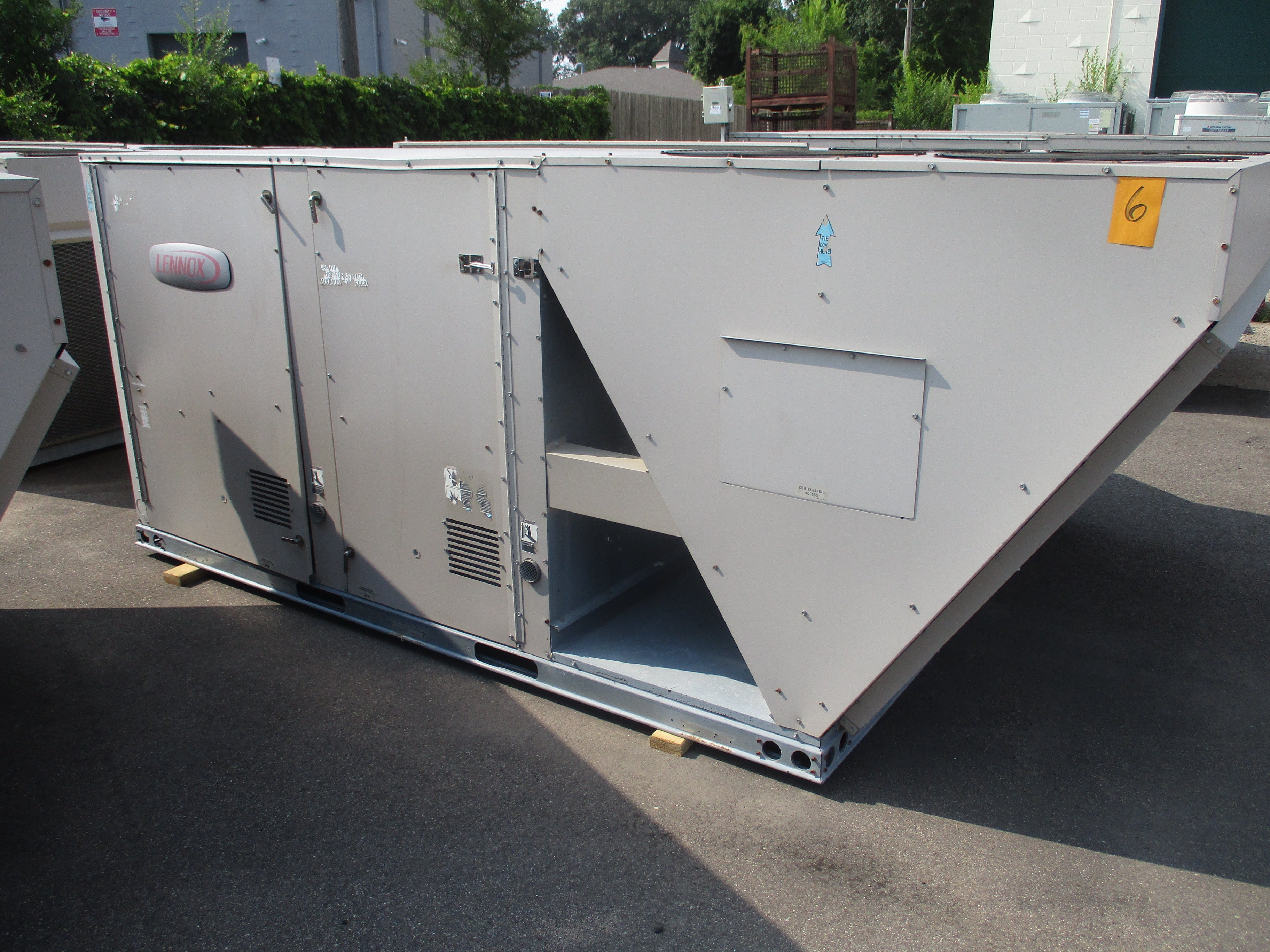 Lennox Rooftop Unit LGC156H4BL2G 12.5 Ton 460V 46KW 169.000 BTU R410A 2009 MFD Natural Gas Heat Used