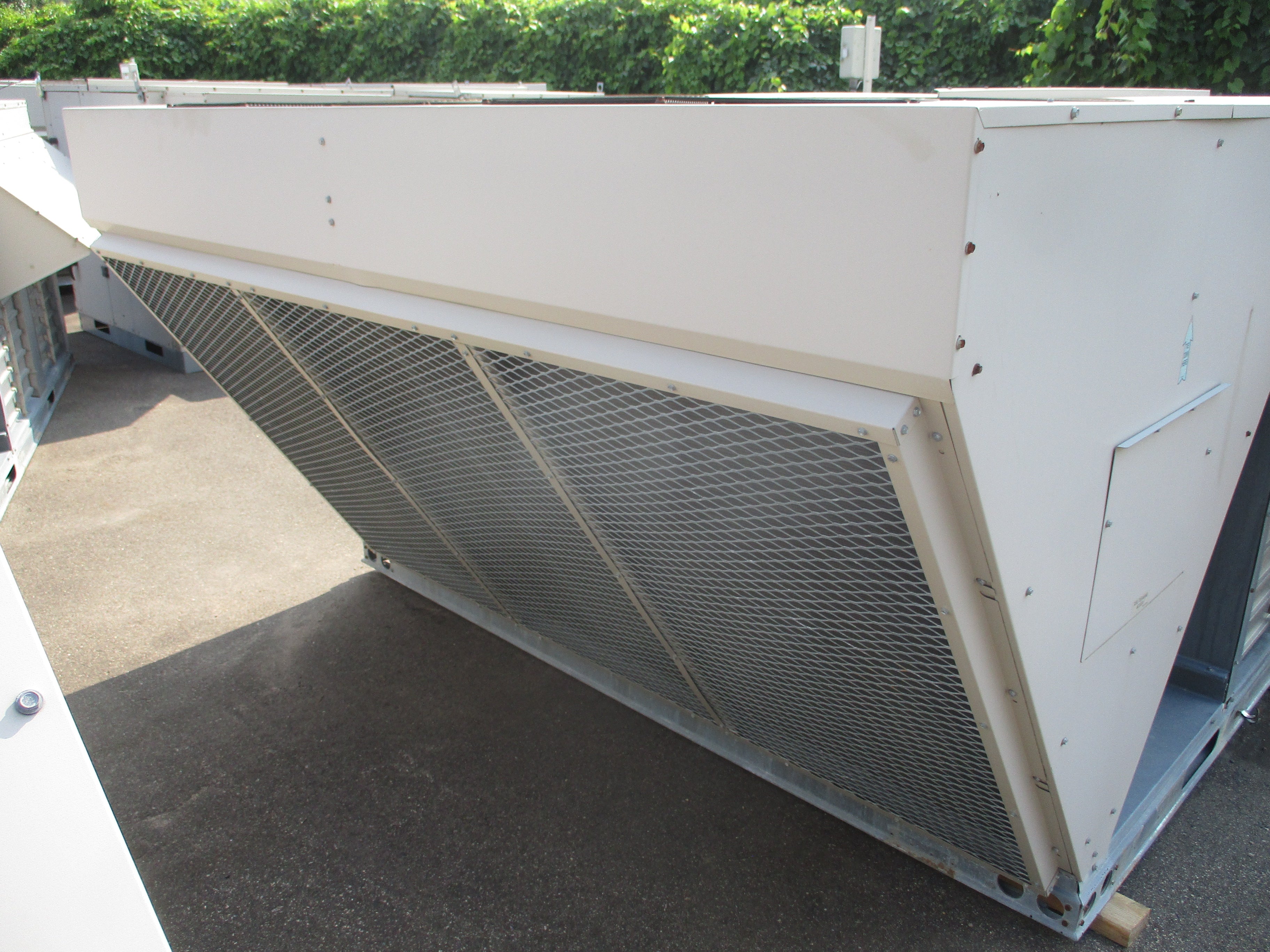 Lennox Rooftop Unit LLC156H4BN1G 12.5 Ton 115V 46 KW R410A 2009 MFD Electric * No Heat * Used