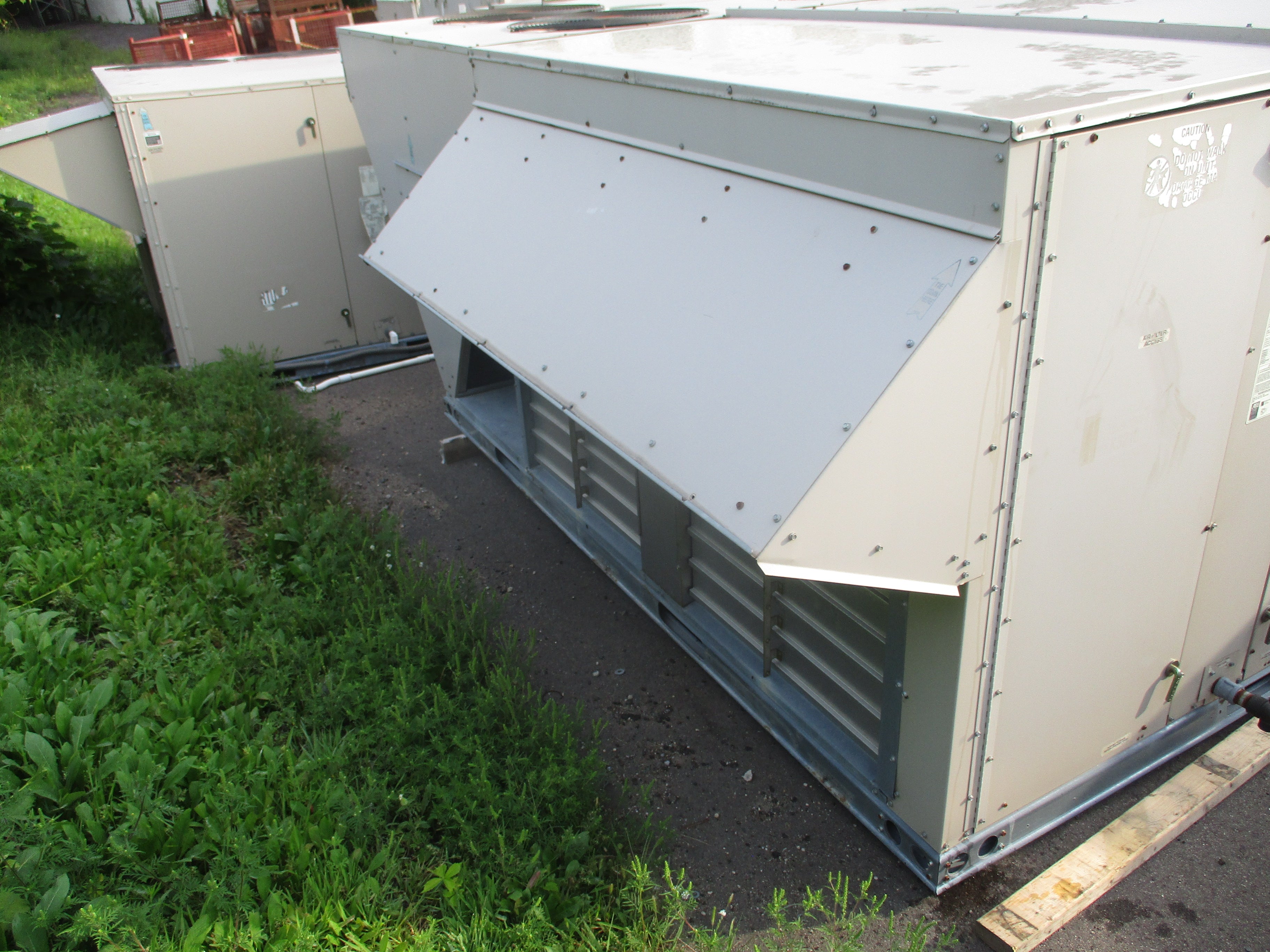 Lennox Rooftop Unit LGC156H4BL2G 12.5 Ton 460V 46KW 169.000 BTU R410A 2009 MFD Natural Gas Heat Used