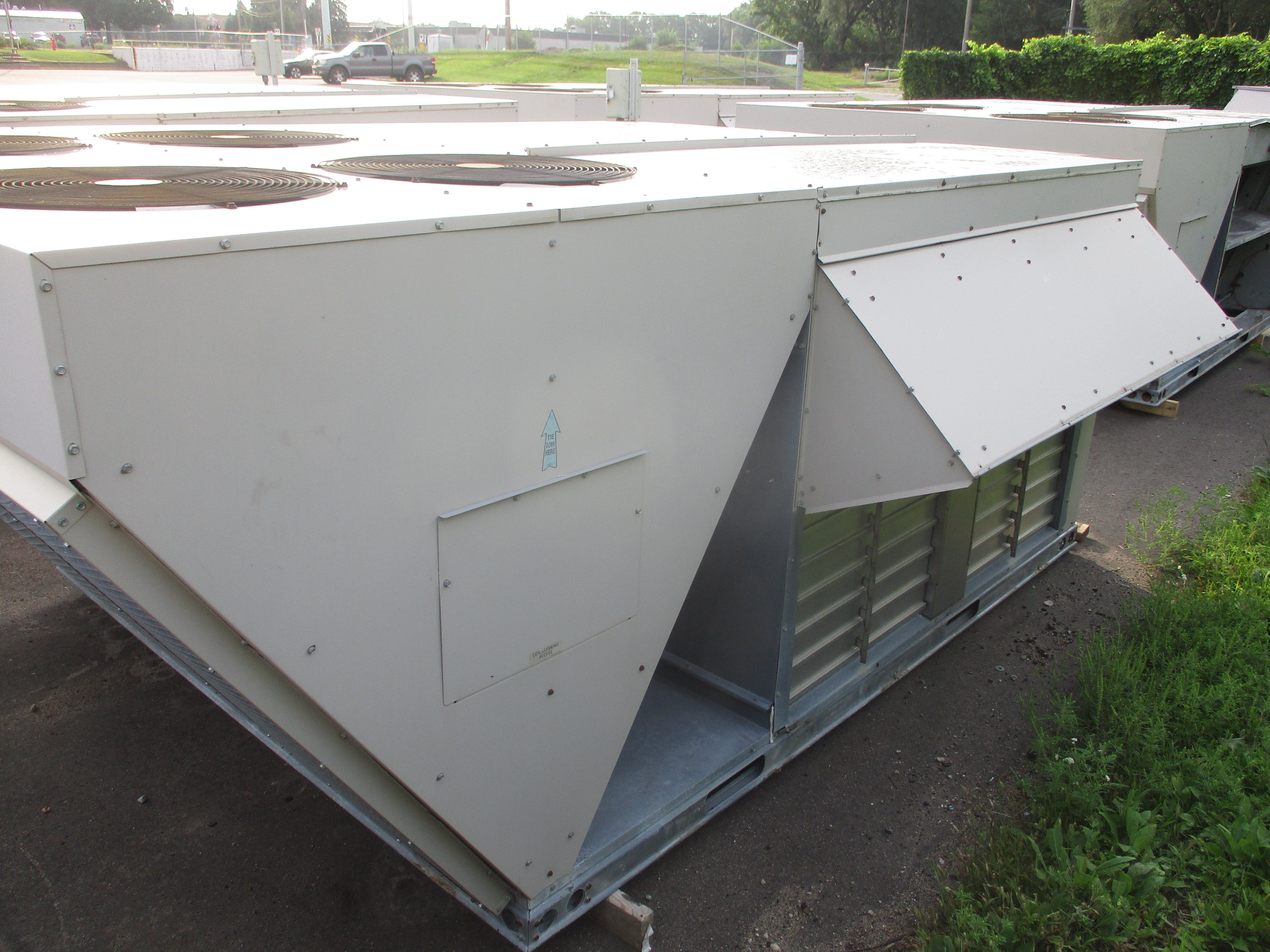Lennox Rooftop Unit LGC156H4BL2G 12.5 Ton 460V 46KW 169.000 BTU R410A 2009 MFD Natural Gas Heat Used