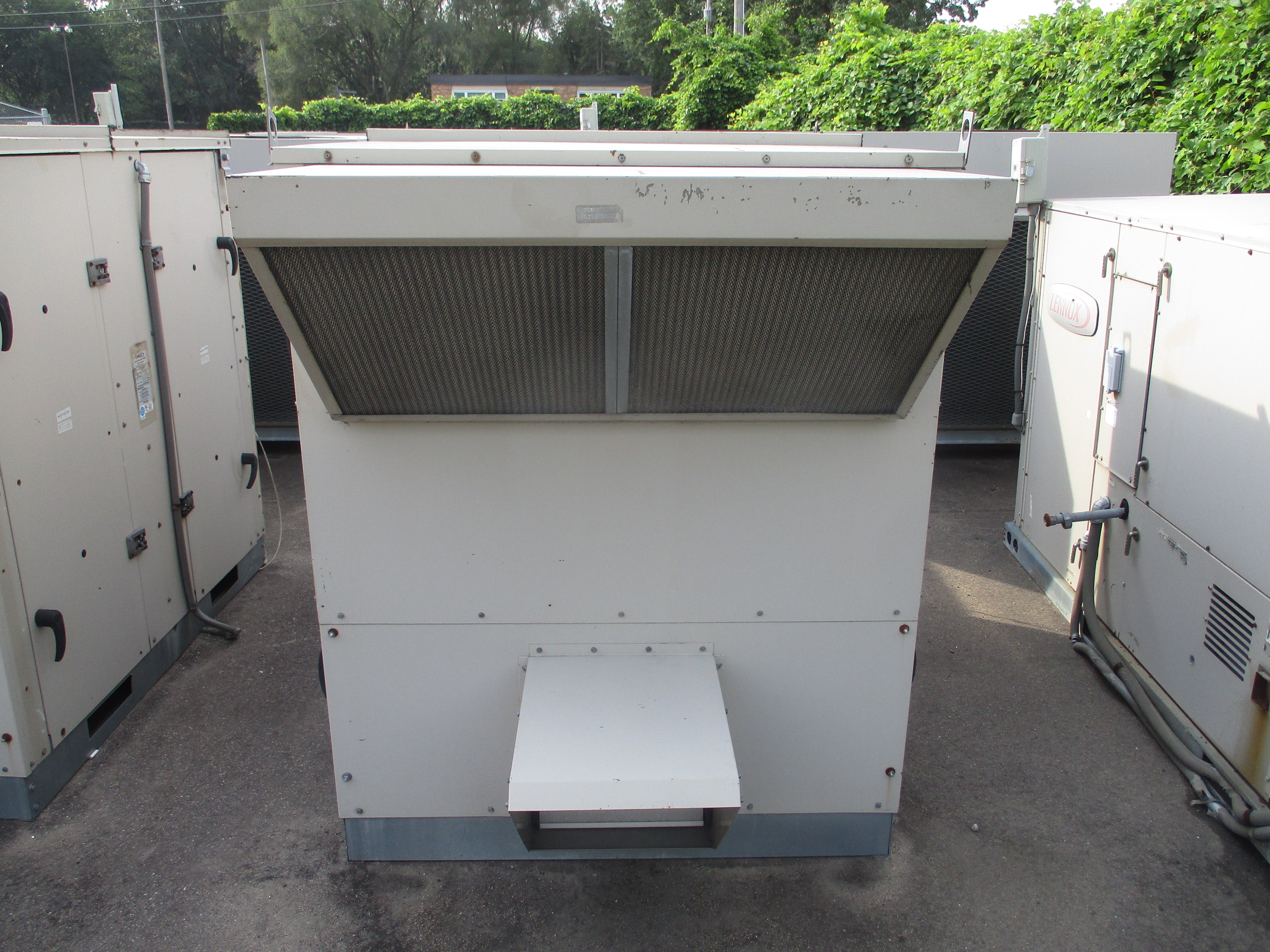 Lennox Rooftop Unit LGA 240 H4 BSG 20 Ton 460V 249.000 BTU 2009 MFD R410A Natural Gas Heat Used