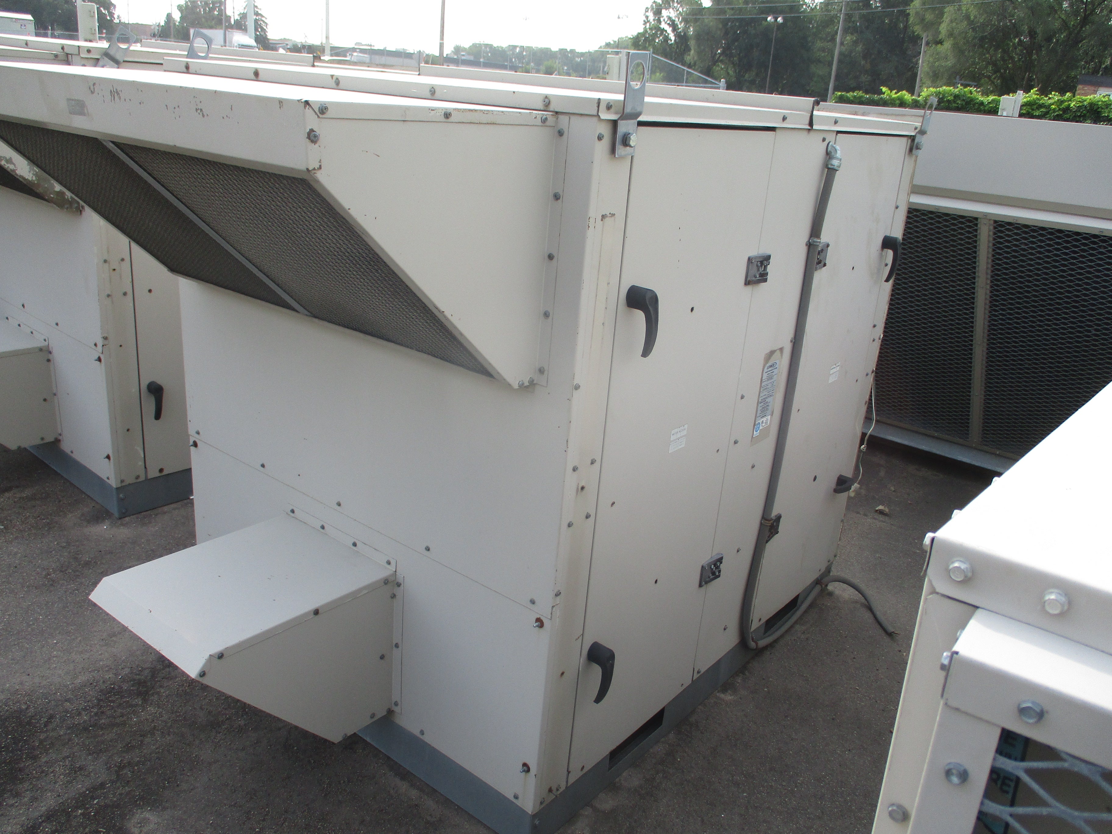 Lennox Rooftop Unit LGA 240 H4 BSG 20 Ton 460V 249.000 BTU 2009 MFD R410A Natural Gas Heat Used