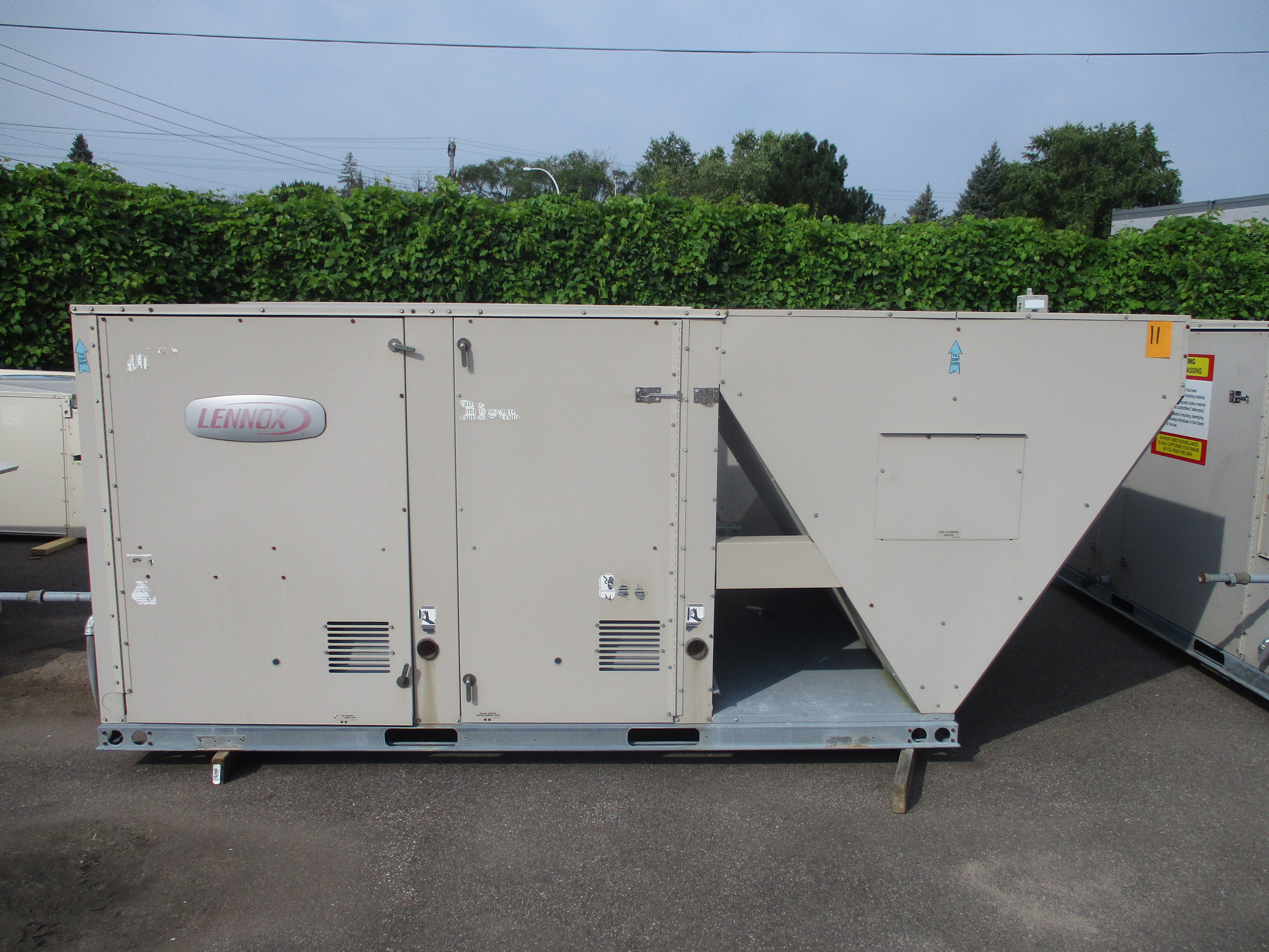 Lennox Rooftop Unit LGC156H4BL2G 12.5 Ton 460V 46KW 169.000 BTU R410A 2009 MFD Natural Gas Heat Used