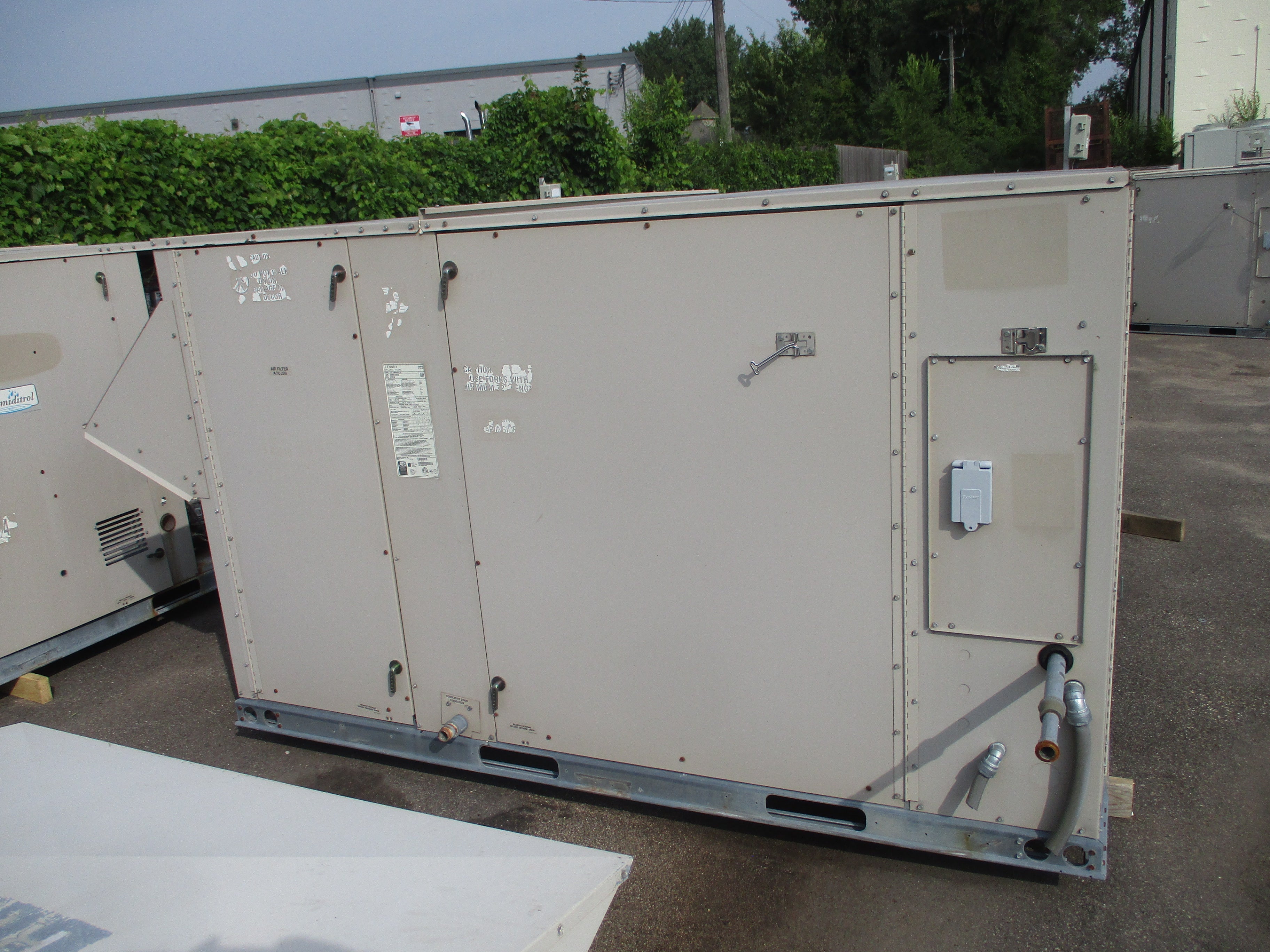 Lennox Rooftop Unit LGC156H4BL2G 12.5 Ton 460V 46KW 169.000 BTU R410A 2009 MFD Natural Gas Heat Used