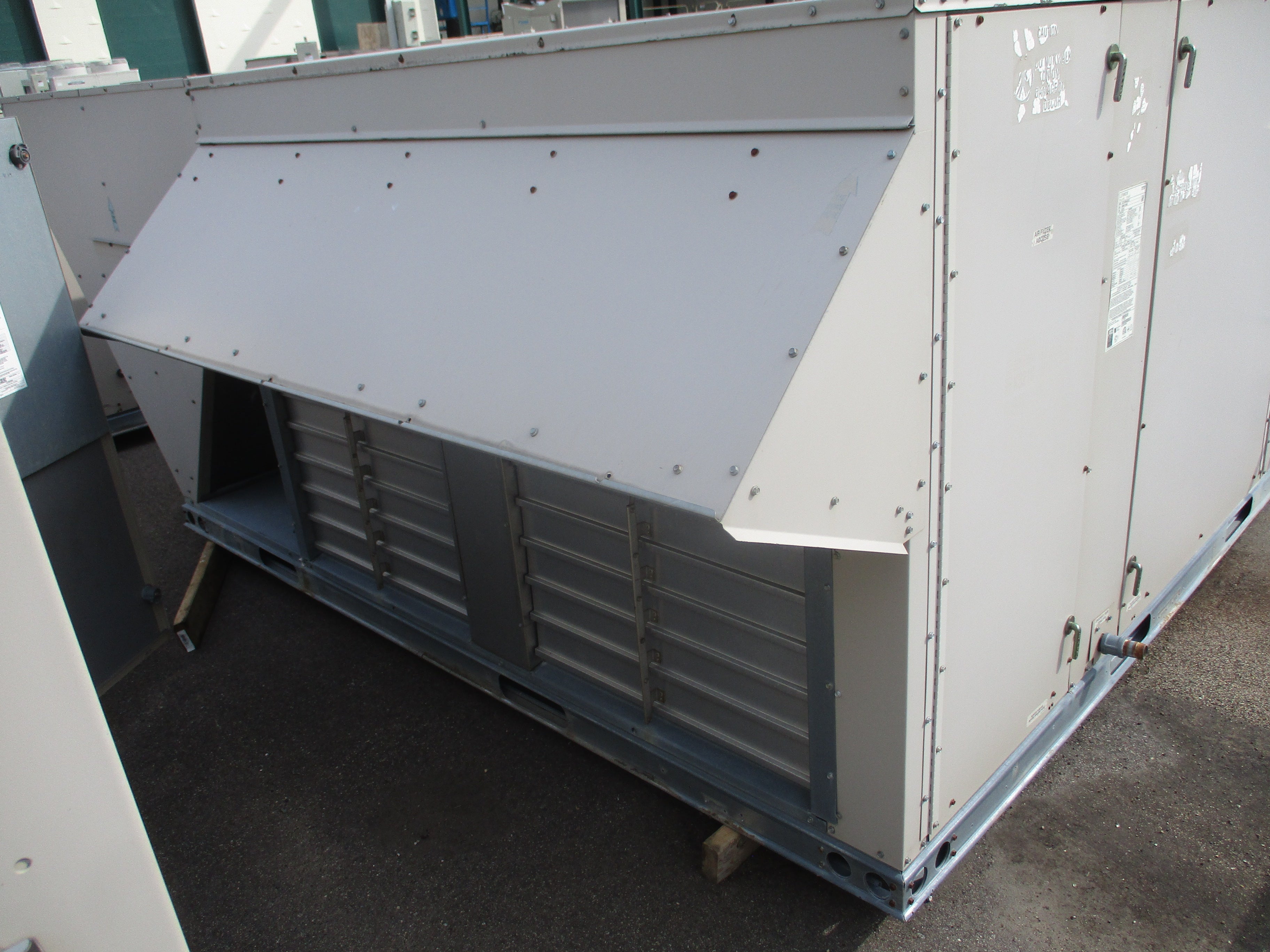 Lennox Rooftop Unit LGC156H4BL2G 12.5 Ton 460V 46KW 169.000 BTU R410A 2009 MFD Natural Gas Heat Used