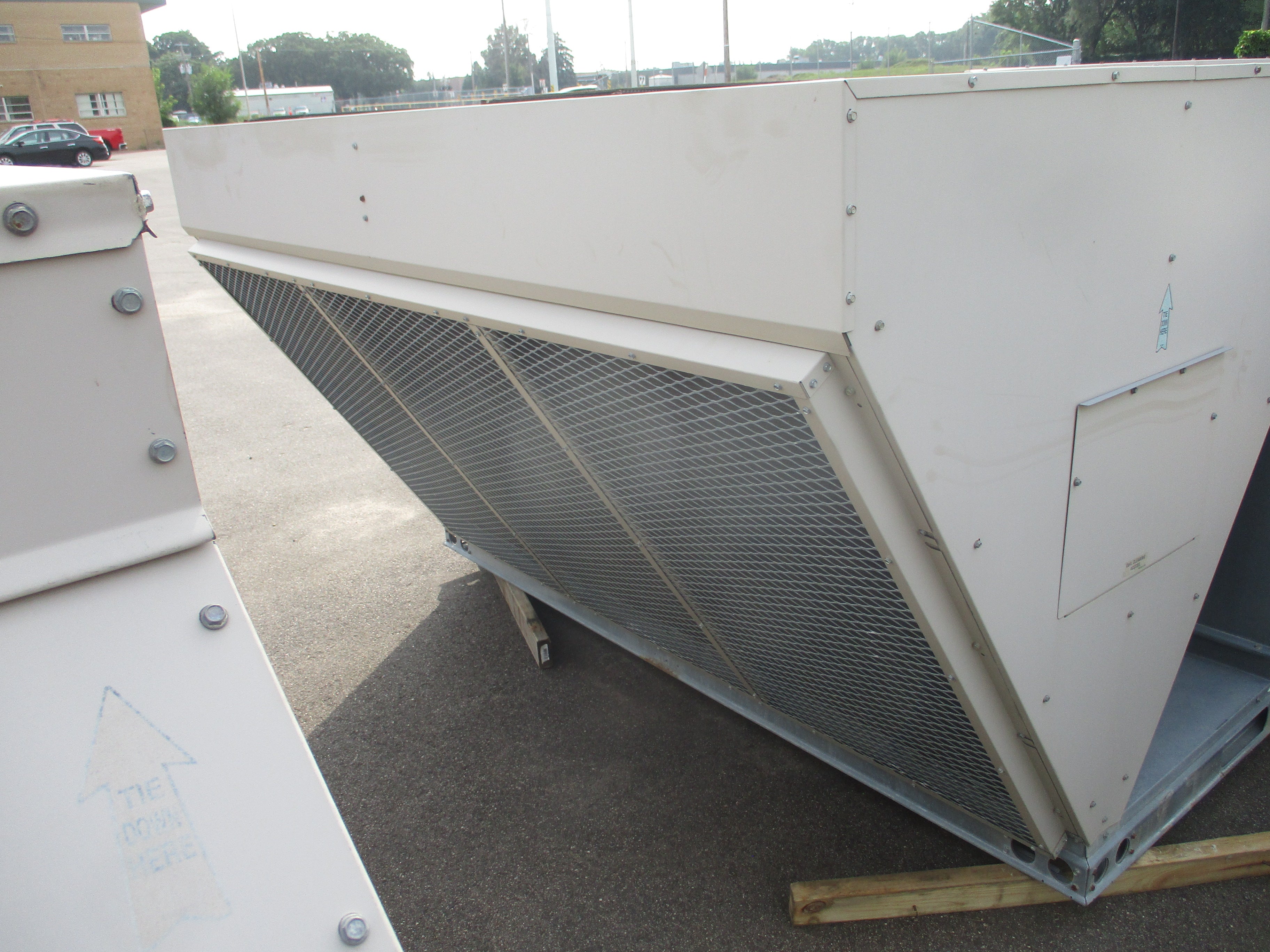 Lennox Rooftop Unit LGC156H4BL2G 12.5 Ton 460V 46KW 169.000 BTU R410A 2009 MFD Natural Gas Heat Used