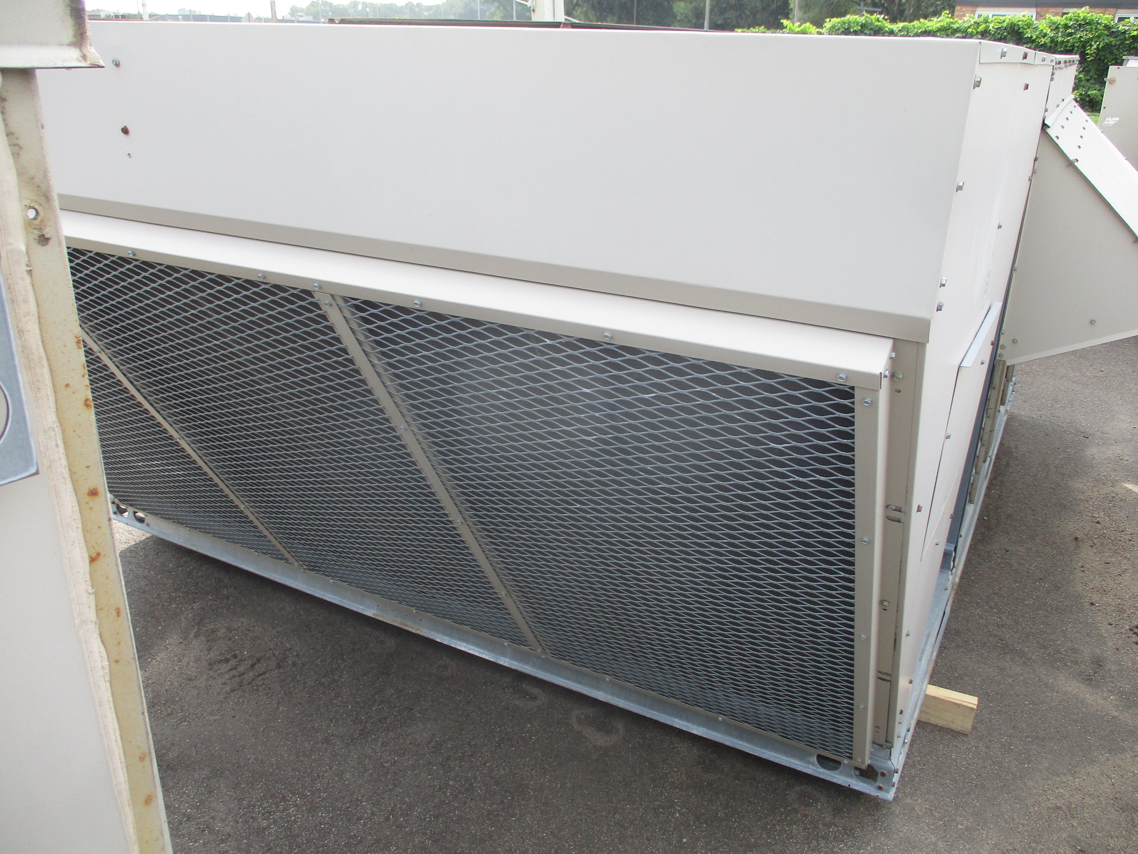 Lennox Rooftop Unit LGC156H4BS2G 12.5 Ton 460V 249.000BTU R410A 46KW 2009 MFD Natural Gas Heat Used