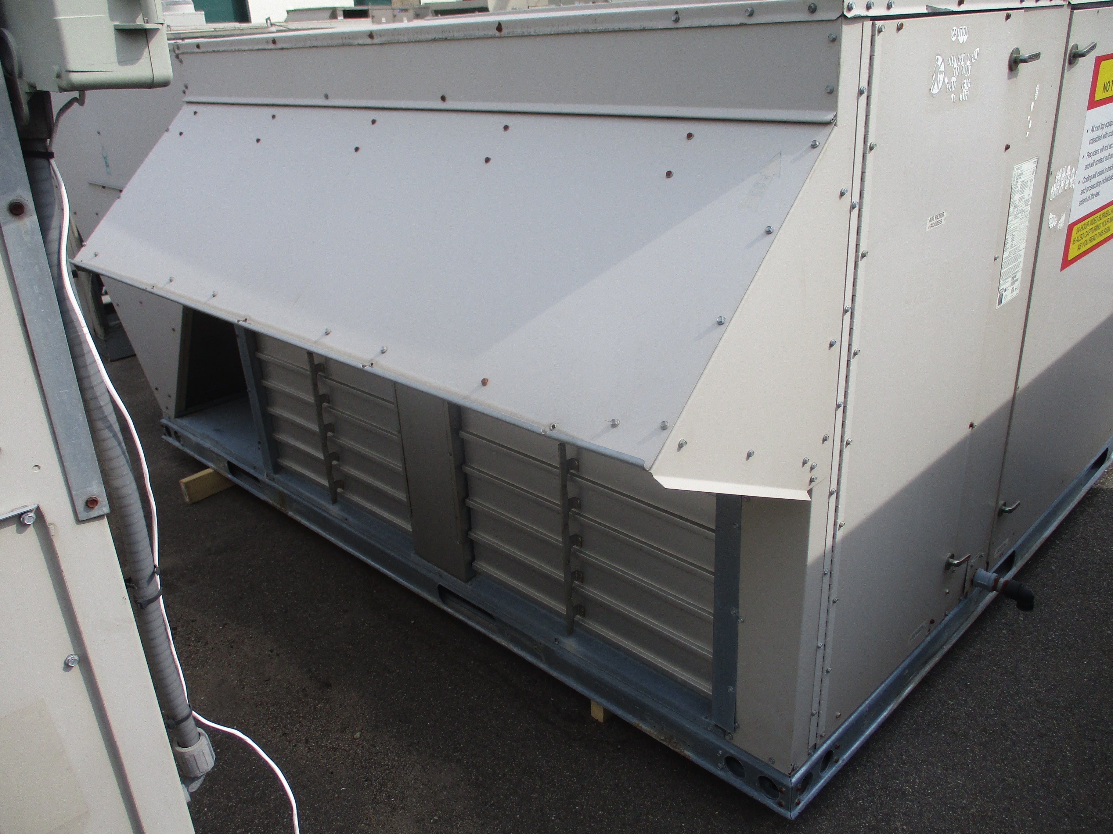 Lennox Rooftop Unit LGC156H4BS2G 12.5 Ton 460V 249.000BTU R410A 46KW 2009 MFD Natural Gas Heat Used