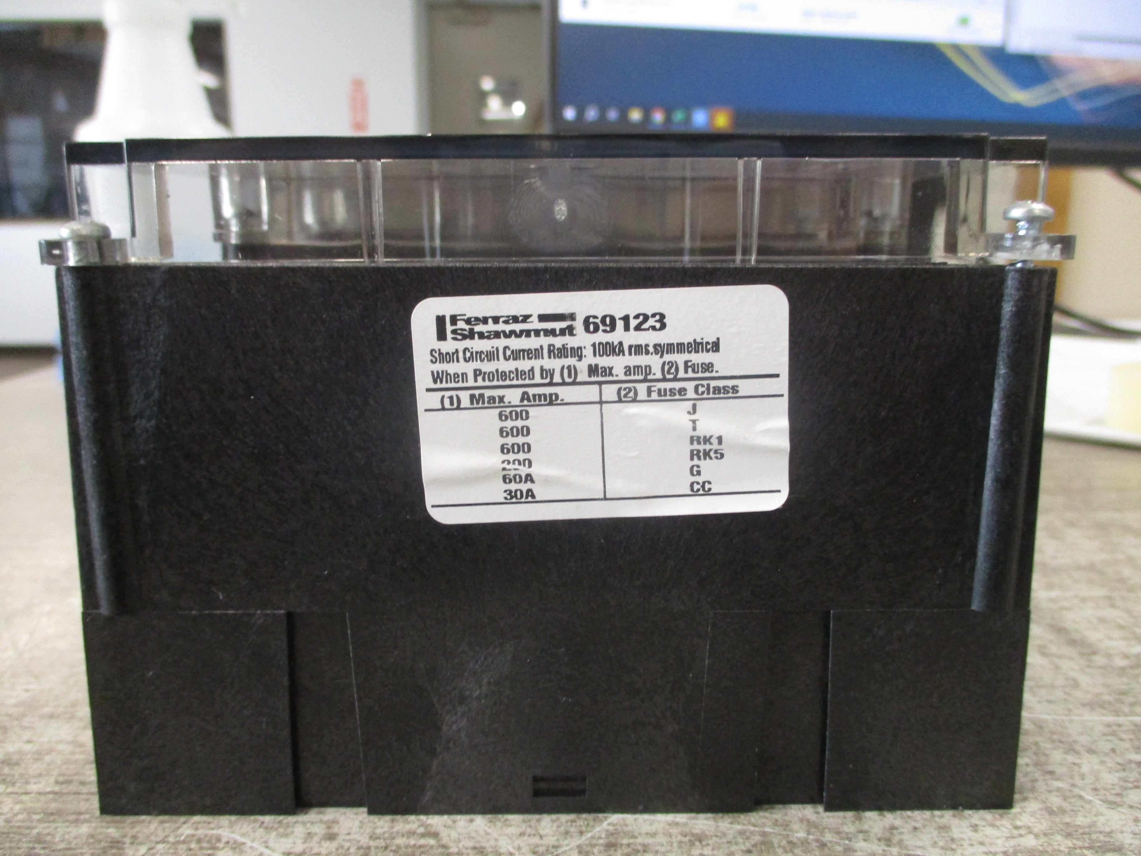 Ferraz Shawmut Power Distribution Block 69123 600A 600V 3P Line: 350-#6 Load: 350-#6 Used