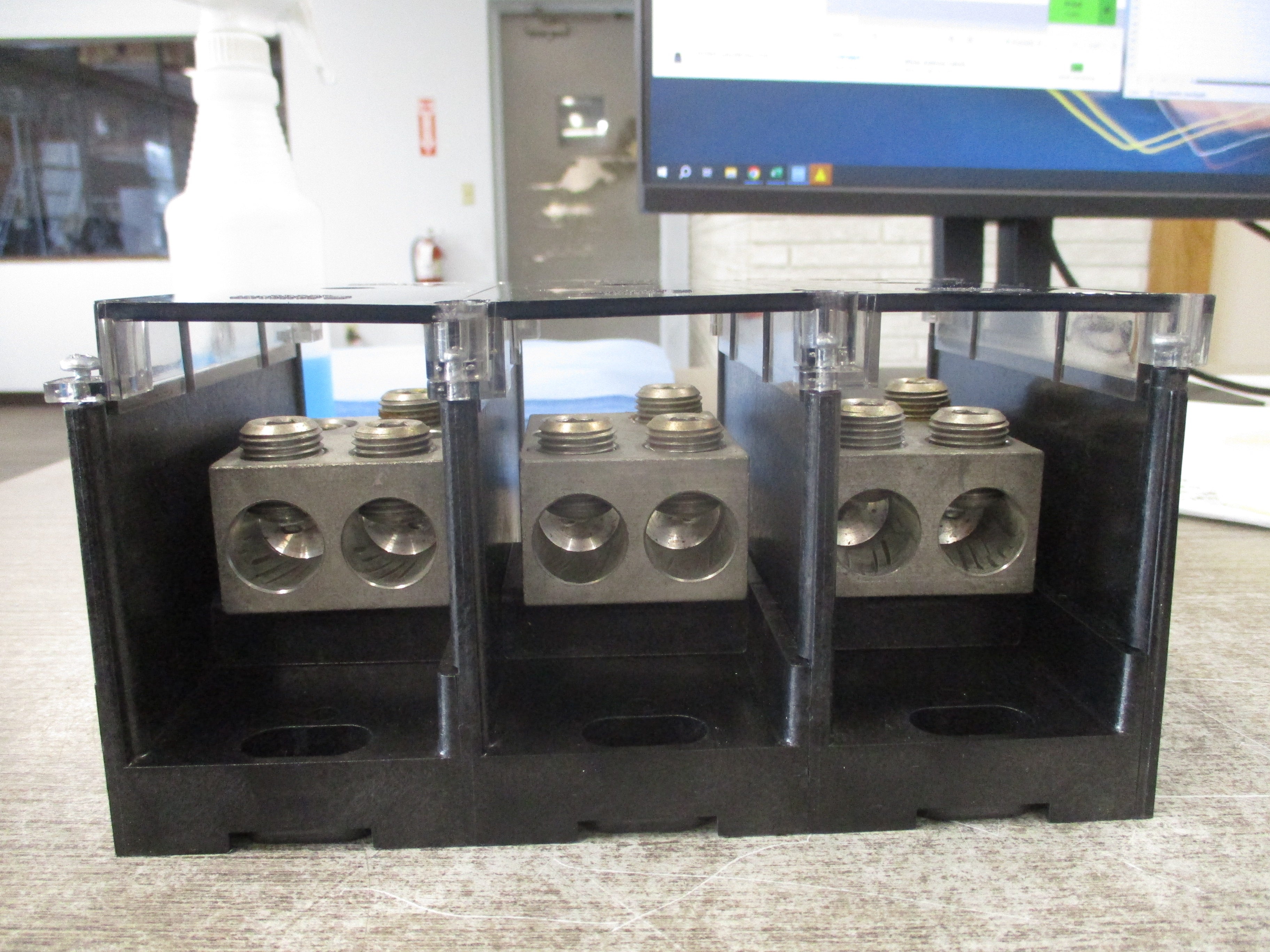 Ferraz Shawmut Power Distribution Block 69123 600A 600V 3P Line: 350-#6 Load: 350-#6 Used