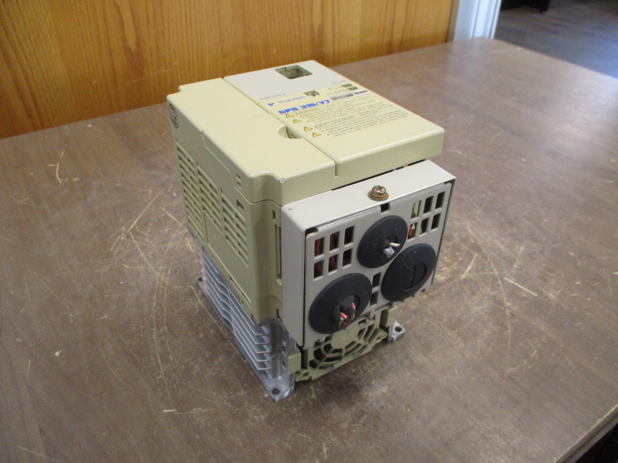 Yaskawa GPD 315/V7 AC Drive CIMR-V7AM41P5 2HP 3Ph Used