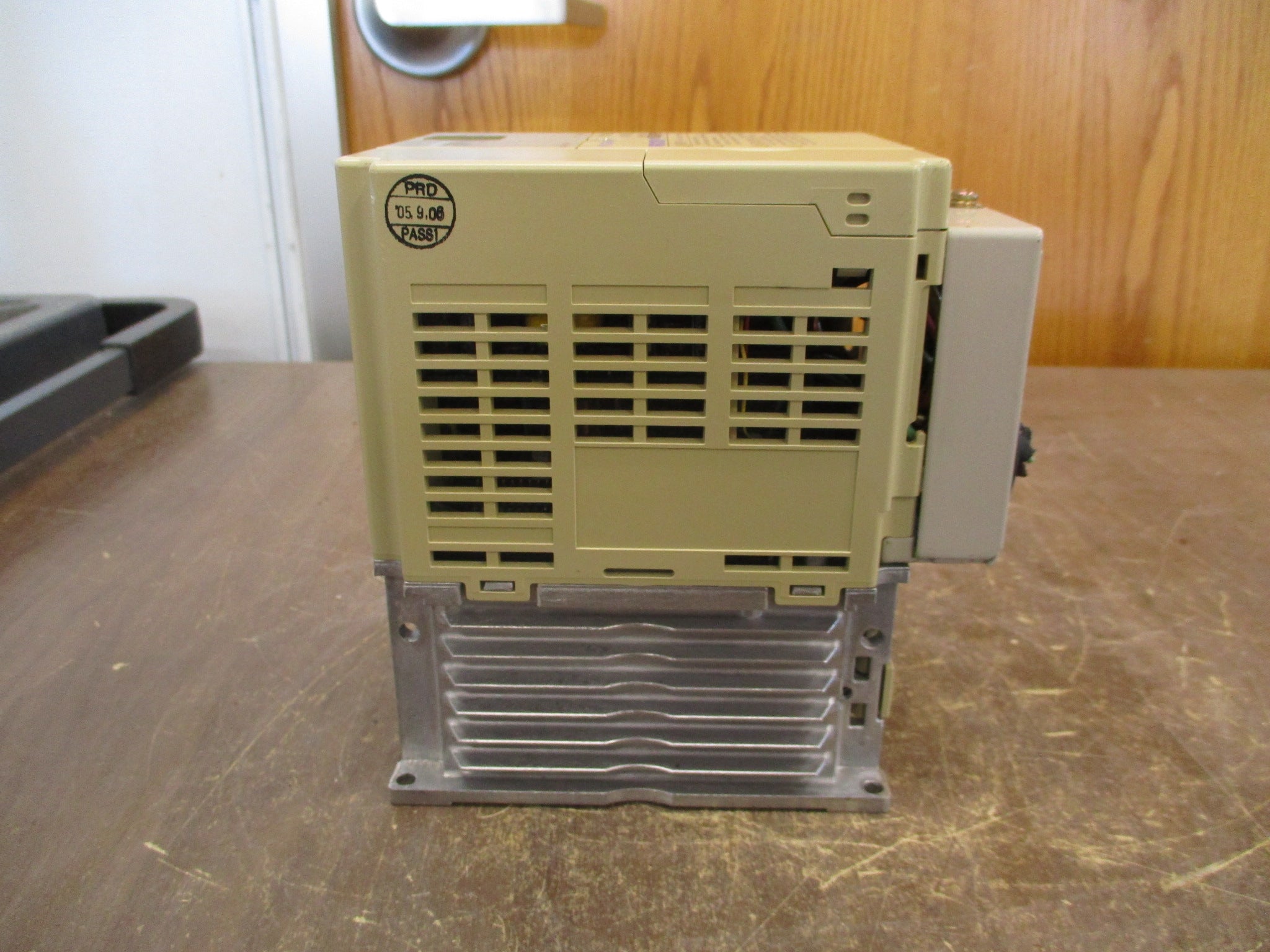 Yaskawa GPD 315/V7 AC Drive CIMR-V7AM41P5 2HP 3Ph Used