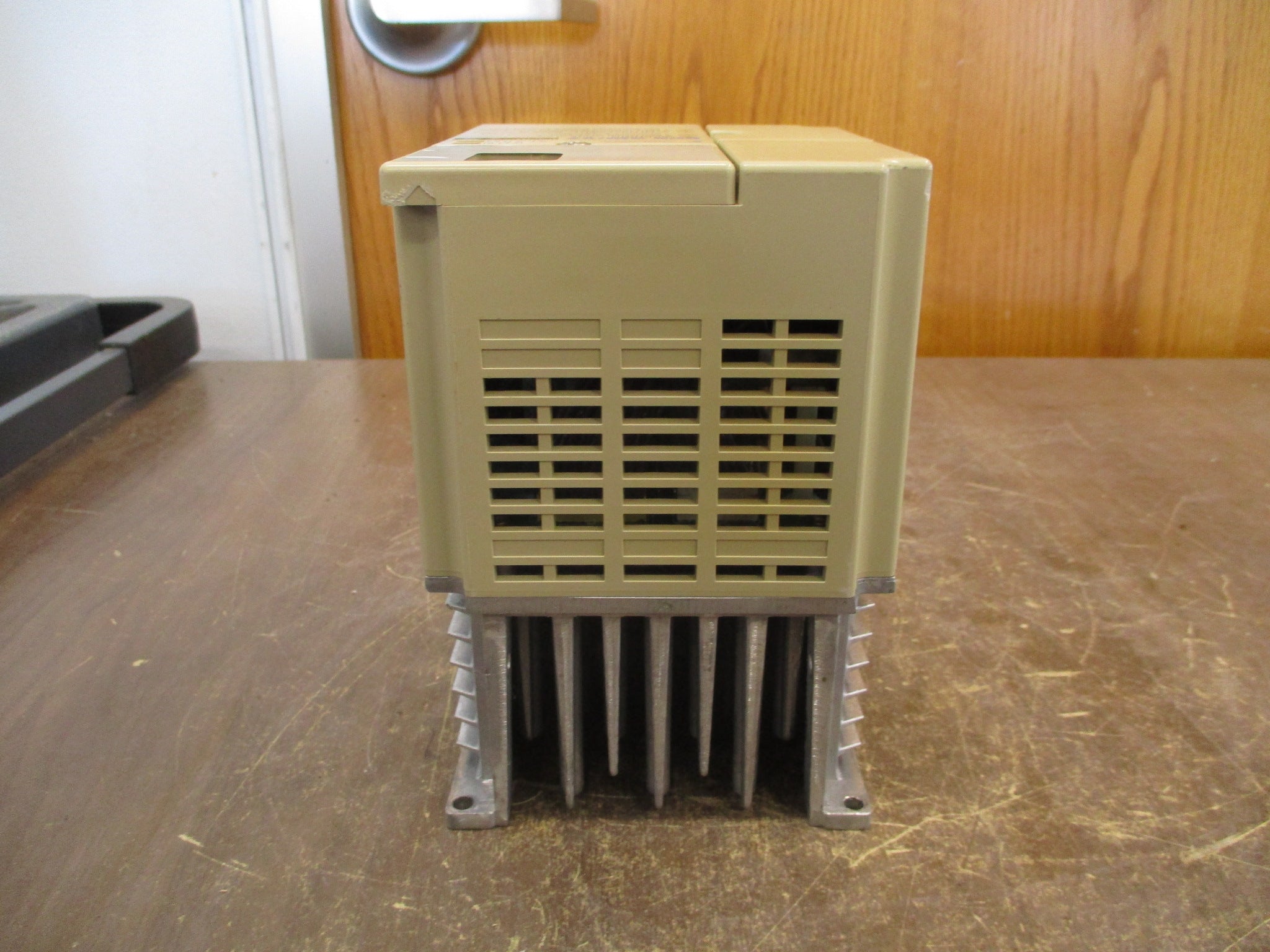 Yaskawa GPD 315/V7 AC Drive CIMR-V7AM41P5 2HP 3Ph Used