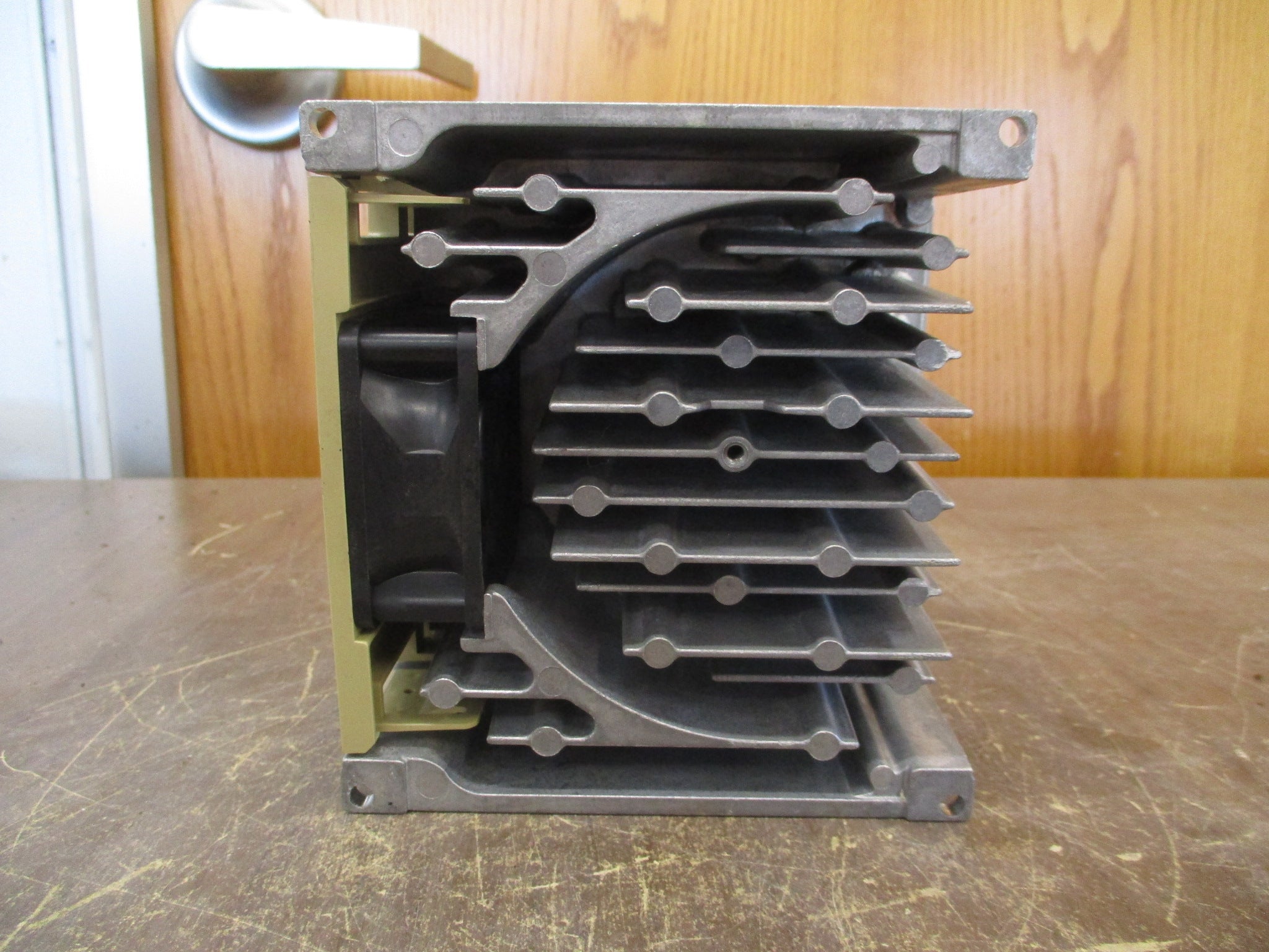 Yaskawa J1000 AC Drive CIMR-JU4A0011BAA 7.5HP 3Ph Used