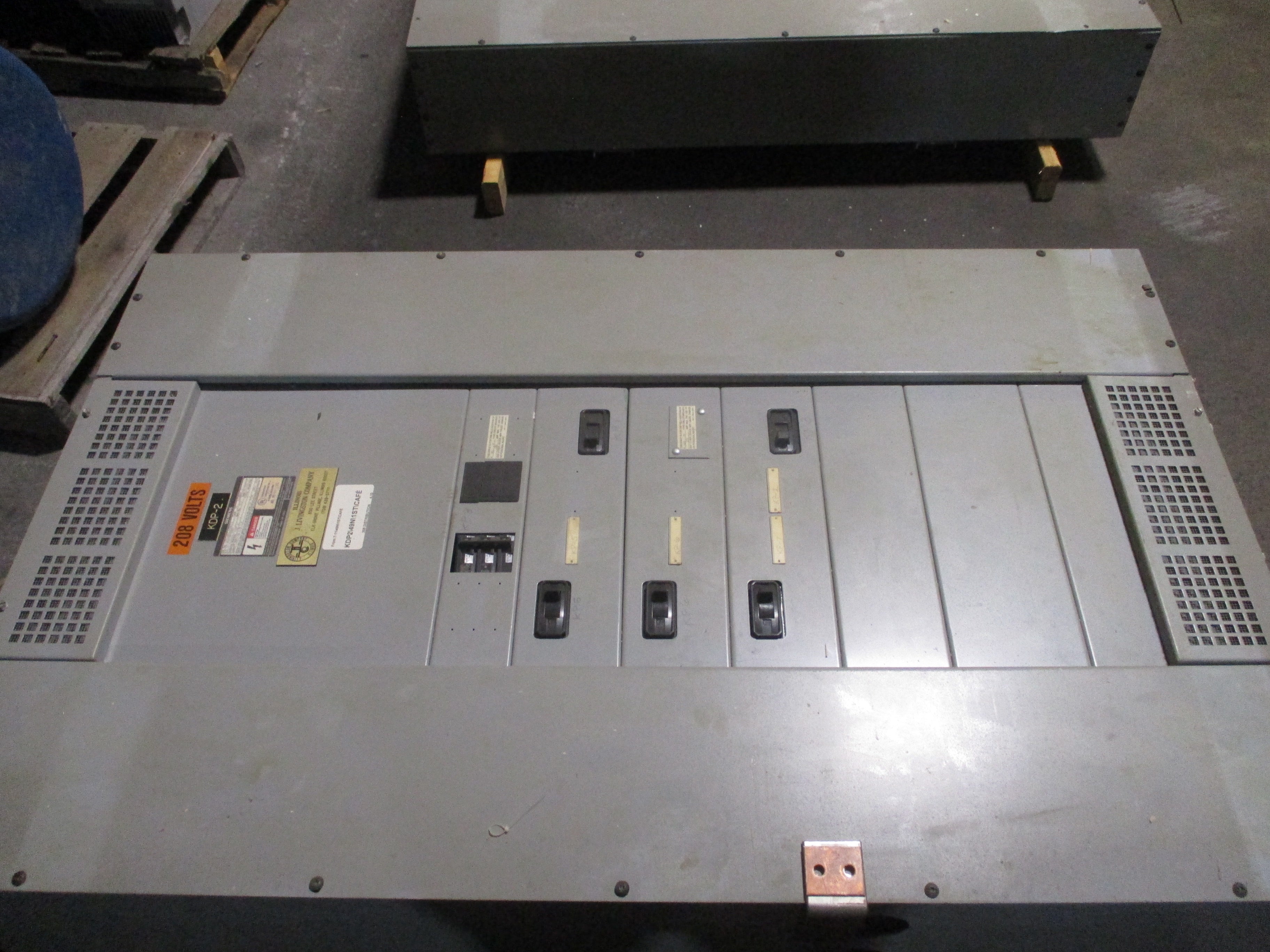 Siemens S5C60ML800DTS 800A 208Y/120V 3Ph 4W Breakers: (1) 100A (5) 225A Used
