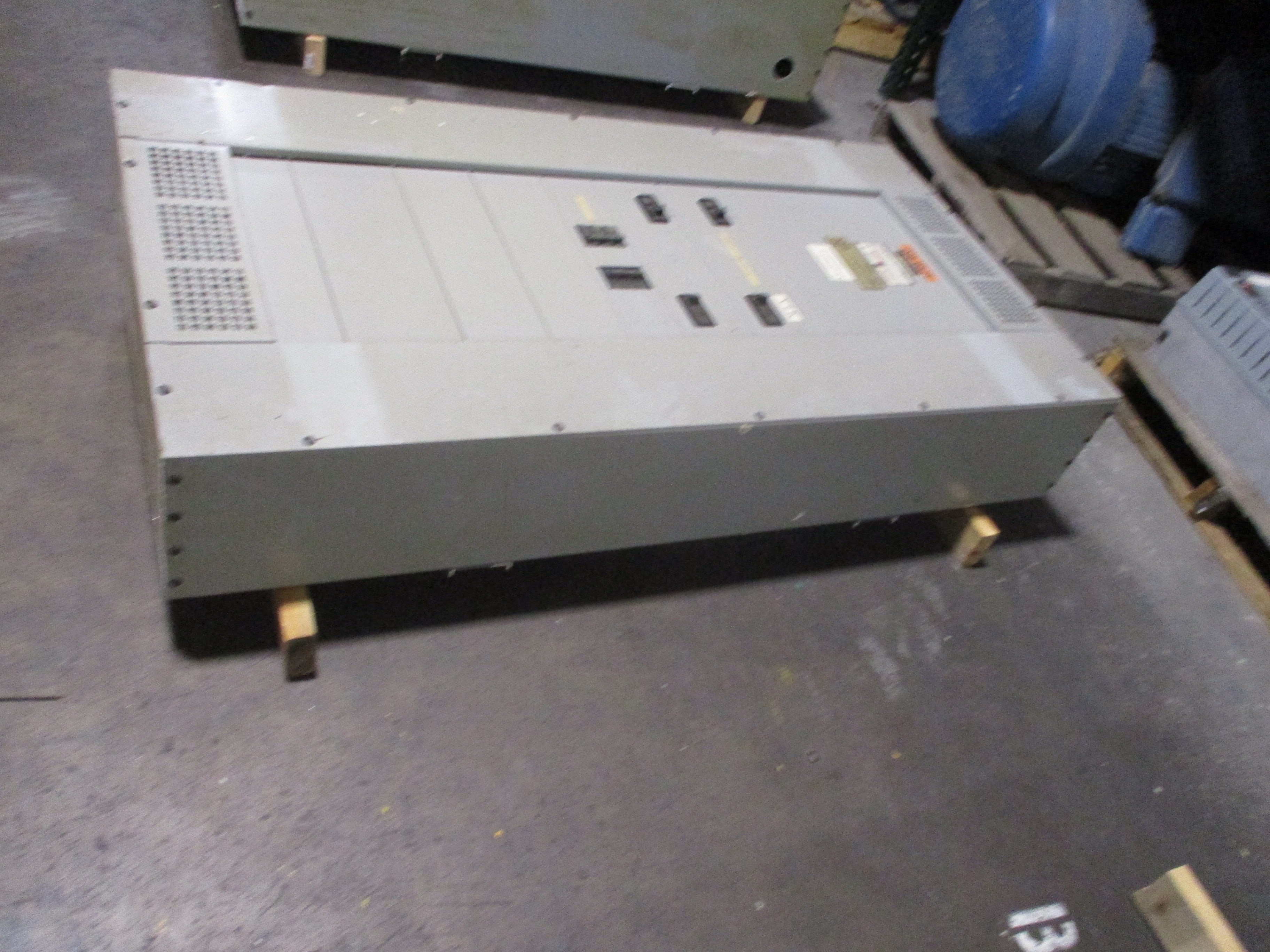 Siemens S4C60ML600DTS 600A 208Y/120V 3Ph 4W Breakers: (3) 225A (1) 100A Large Fr