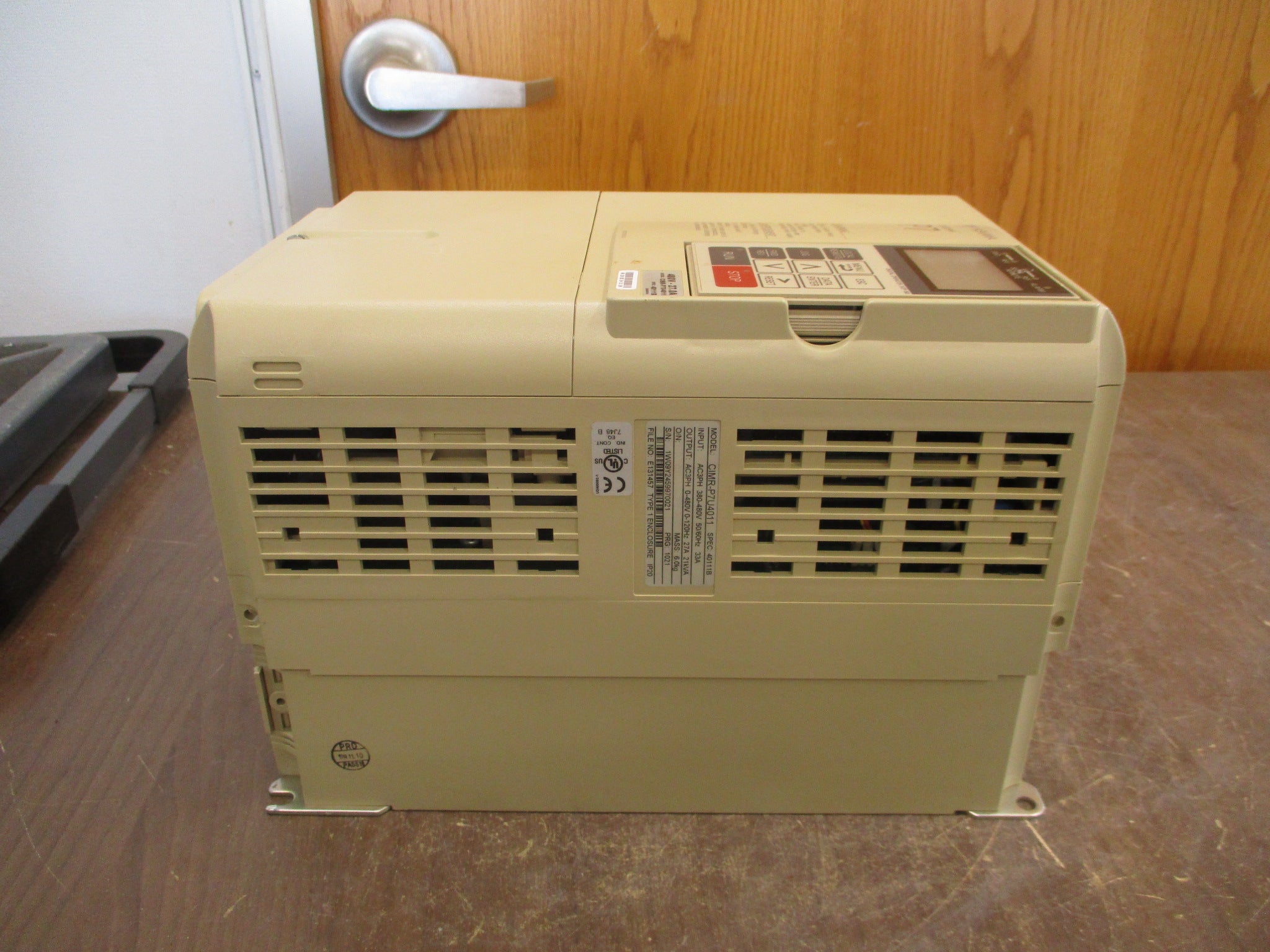 Yaskawa Varispeed P7 AC Drive CIMR-P7U4011 20HP 3Ph w/ Keypad Used