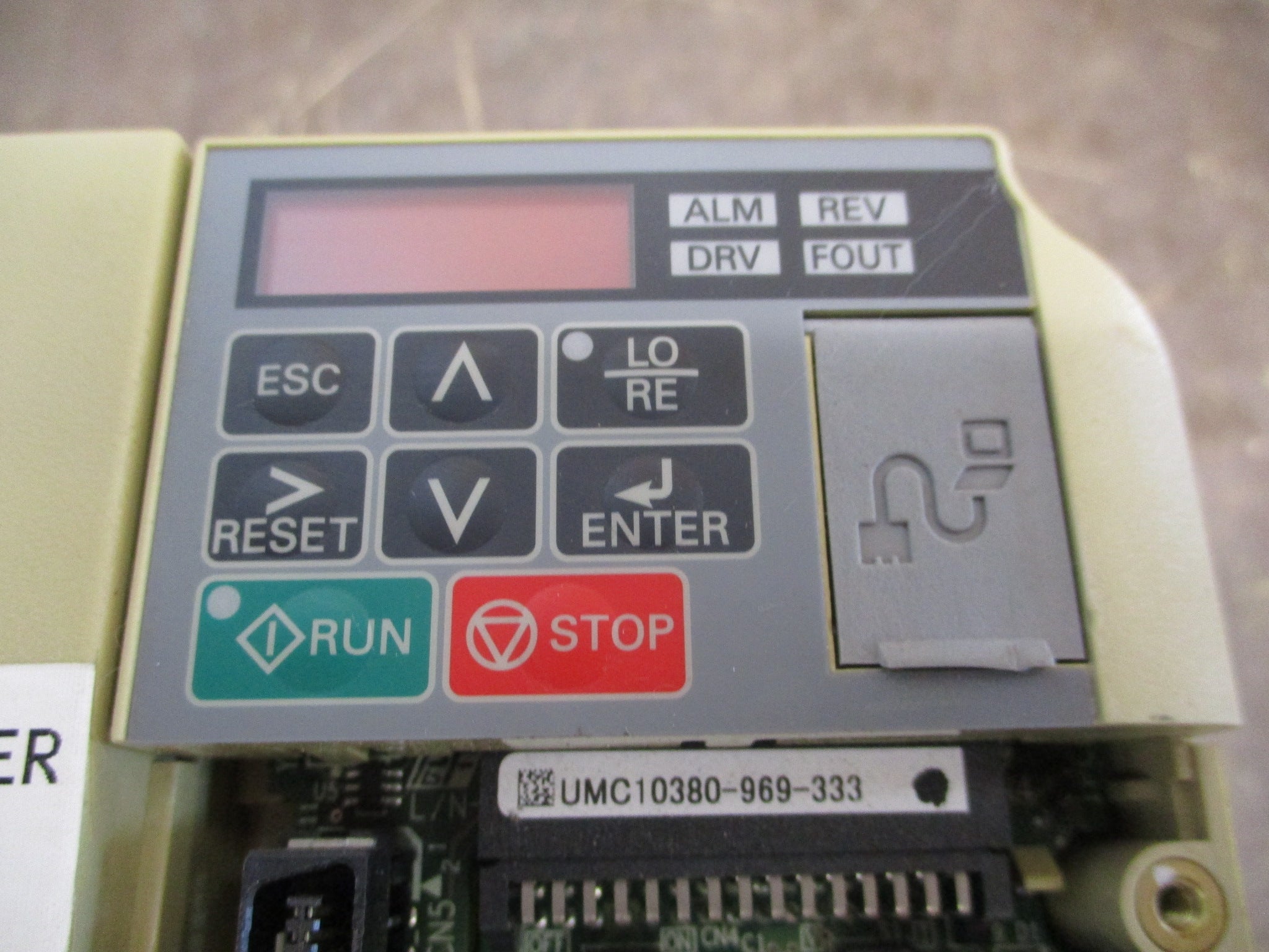 Yaskawa V1000 AC Drive CIMR-VU4A0004FAA Rev. C 1HP 3Ph w/ Keypad Used.