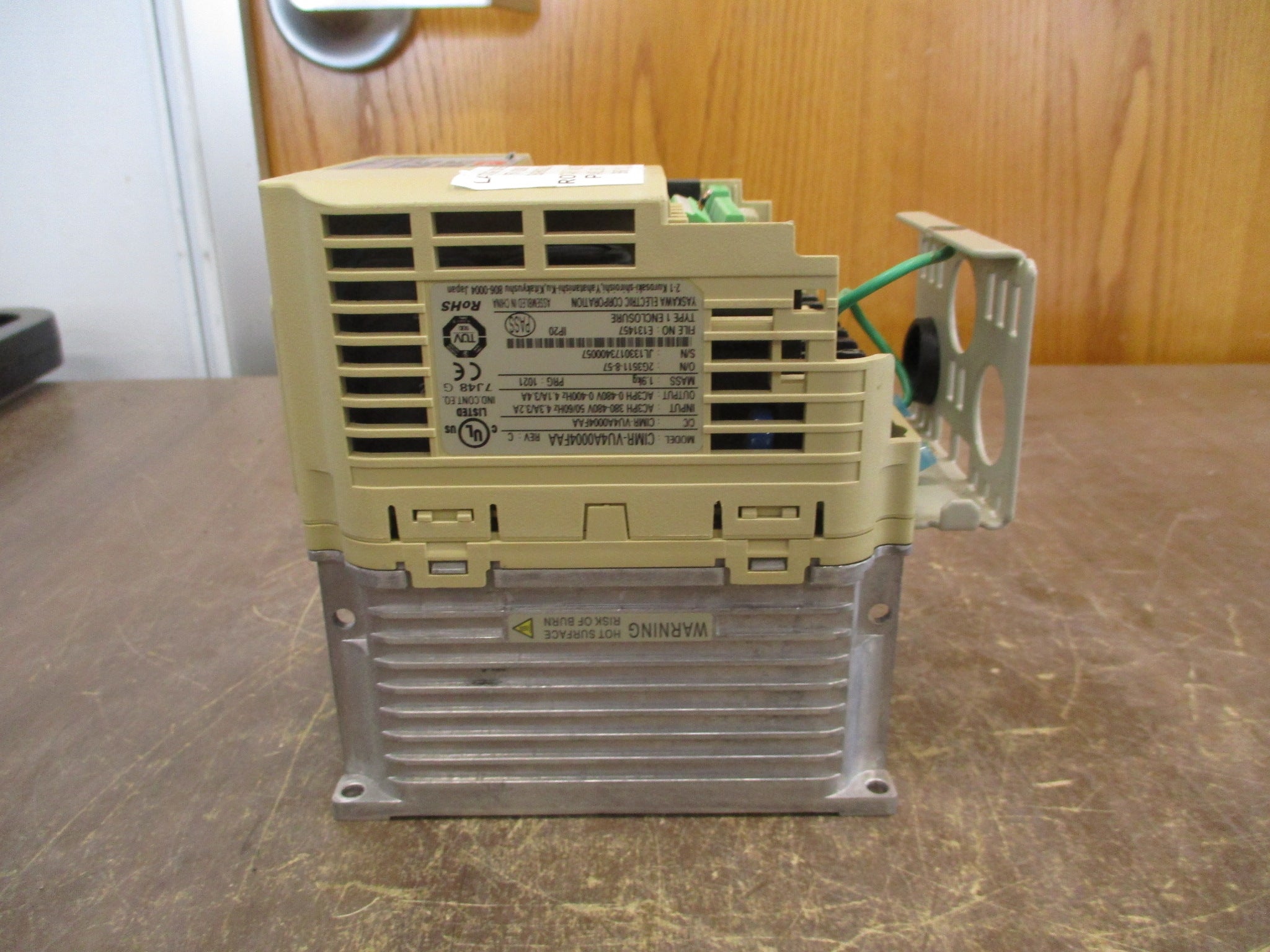 Yaskawa V1000 AC Drive CIMR-VU4A0004FAA Rev. C 1HP 3Ph w/ Keypad Used.