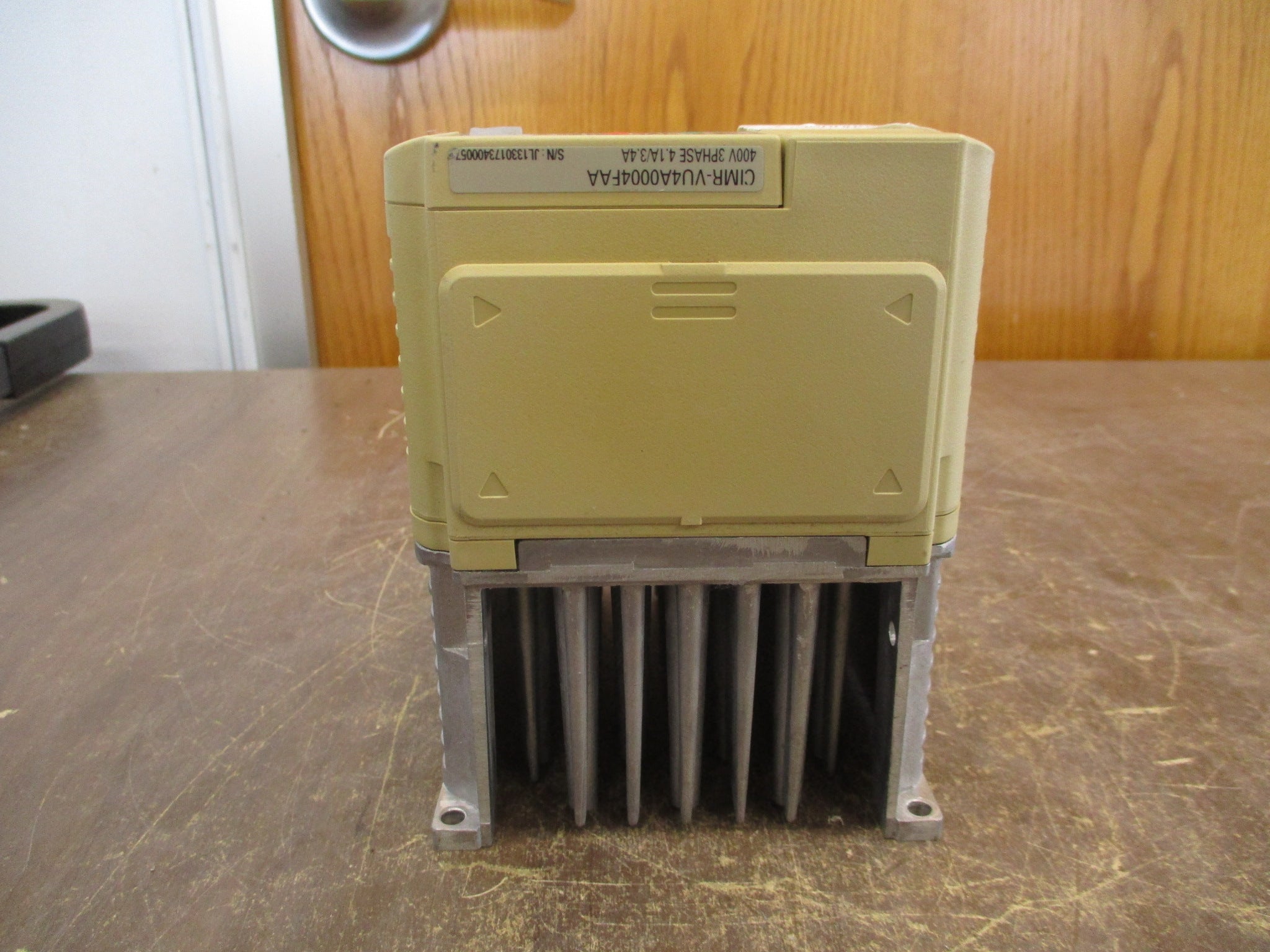 Yaskawa V1000 AC Drive CIMR-VU4A0004FAA Rev. C 1HP 3Ph w/ Keypad Used.