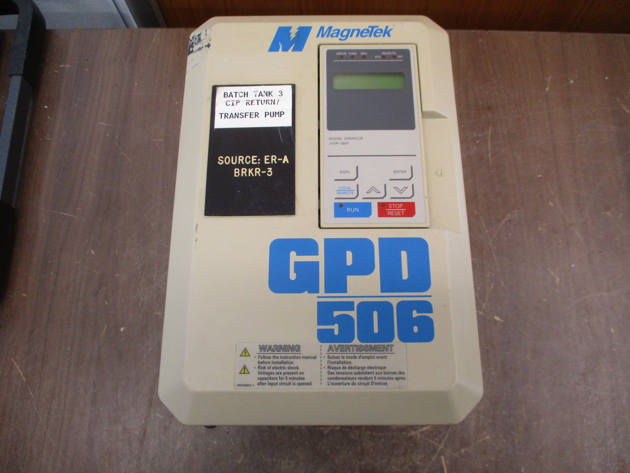 MagneTek GPD 506 AC Drive GPD506V-B014 10HP 3Ph w/ Keypad *Cracked Corner*