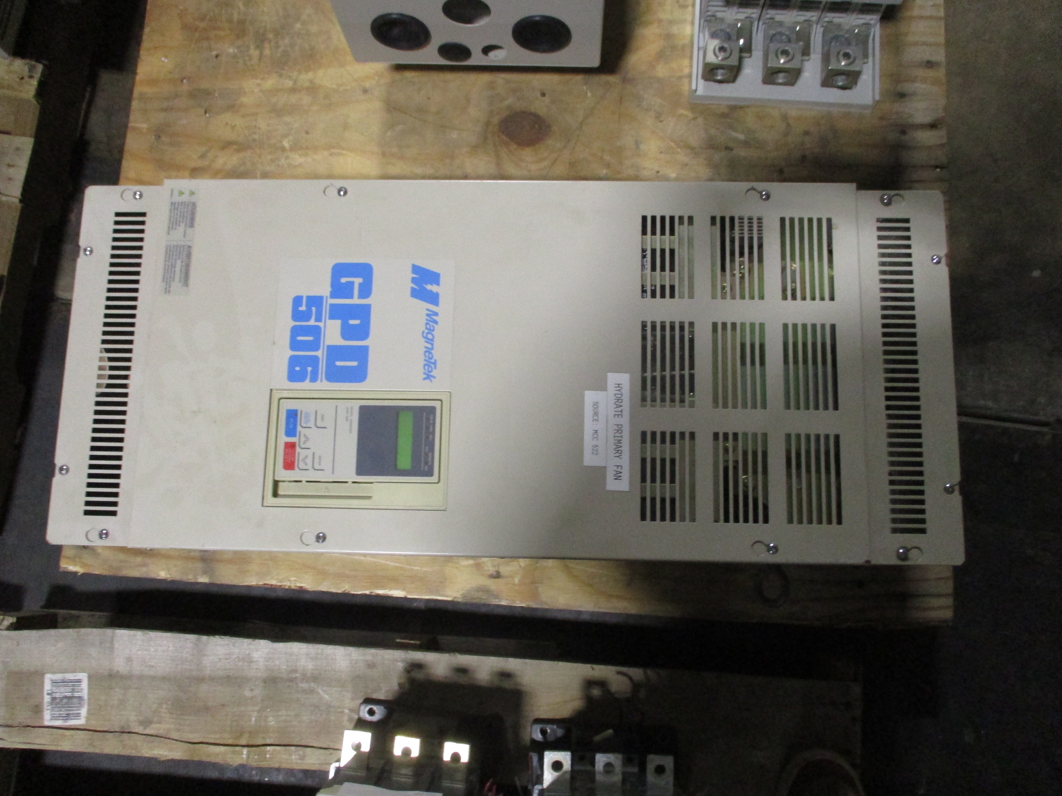 MagneTek GPD 506 AC Drive GPD506V-B065 50HP 3Ph Input: AC 3 Phase 380-460V 60Hz 72A Output: AC 3 Phase 0-460V 0-400Hz 65A VT W/Keypad Used