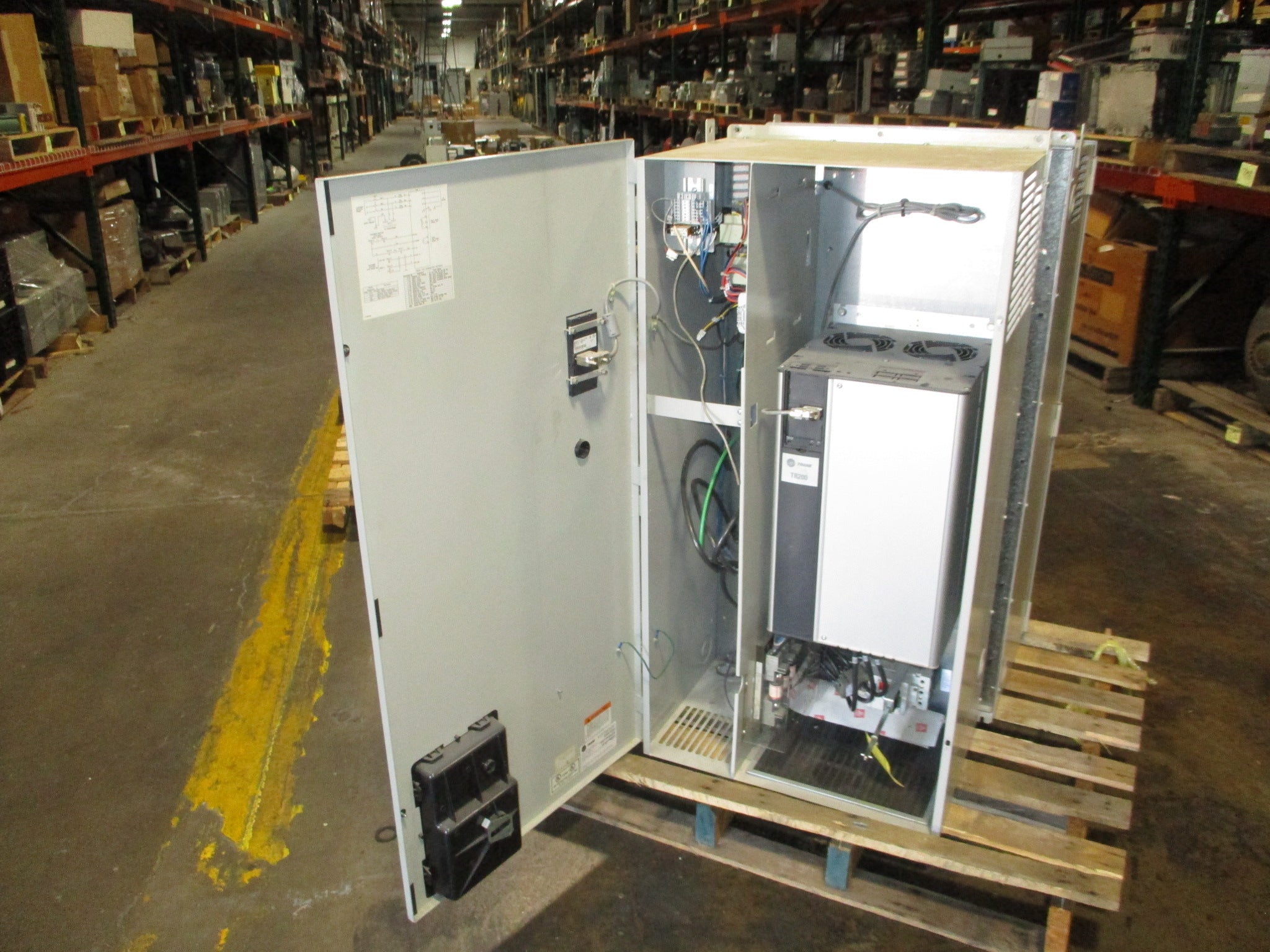 Trane AC Drive X13170828060 60HP 3Ph Type 1 Enclosure w/ Keypad Used