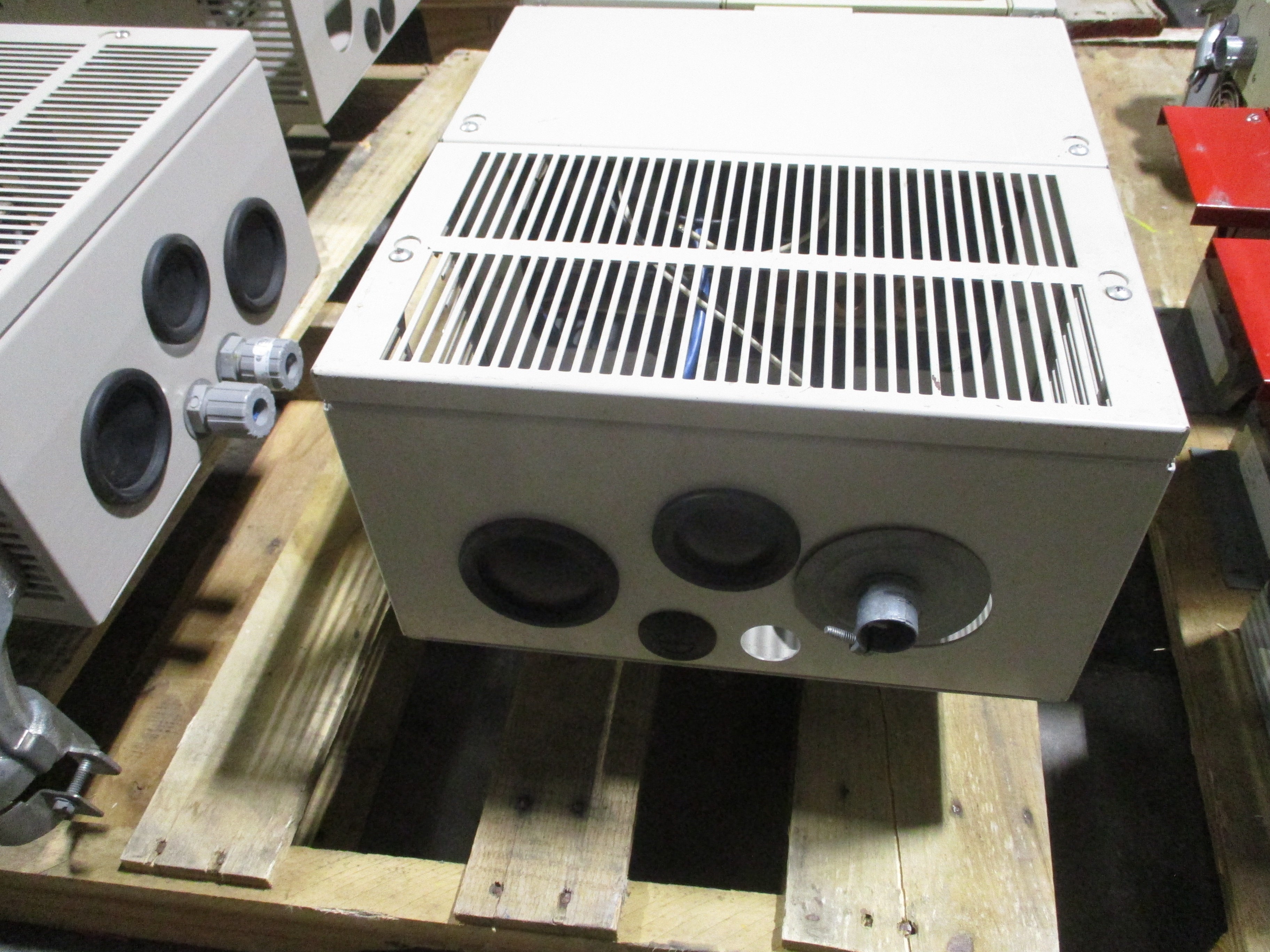 Yaskawa Varispeed P7 AC Drive CIMR-P7U4055 100HP 3Ph Input: AC3PH 380-480V 50/60