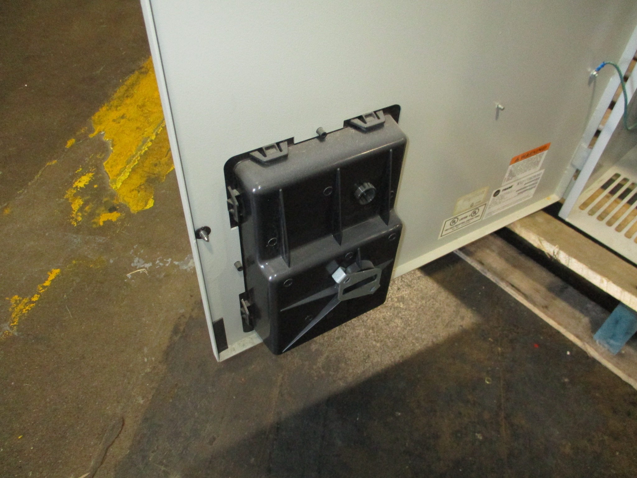 Trane AC Drive X13170828060 60HP 3Ph Type 1 Enclosure w/ Keypad Used