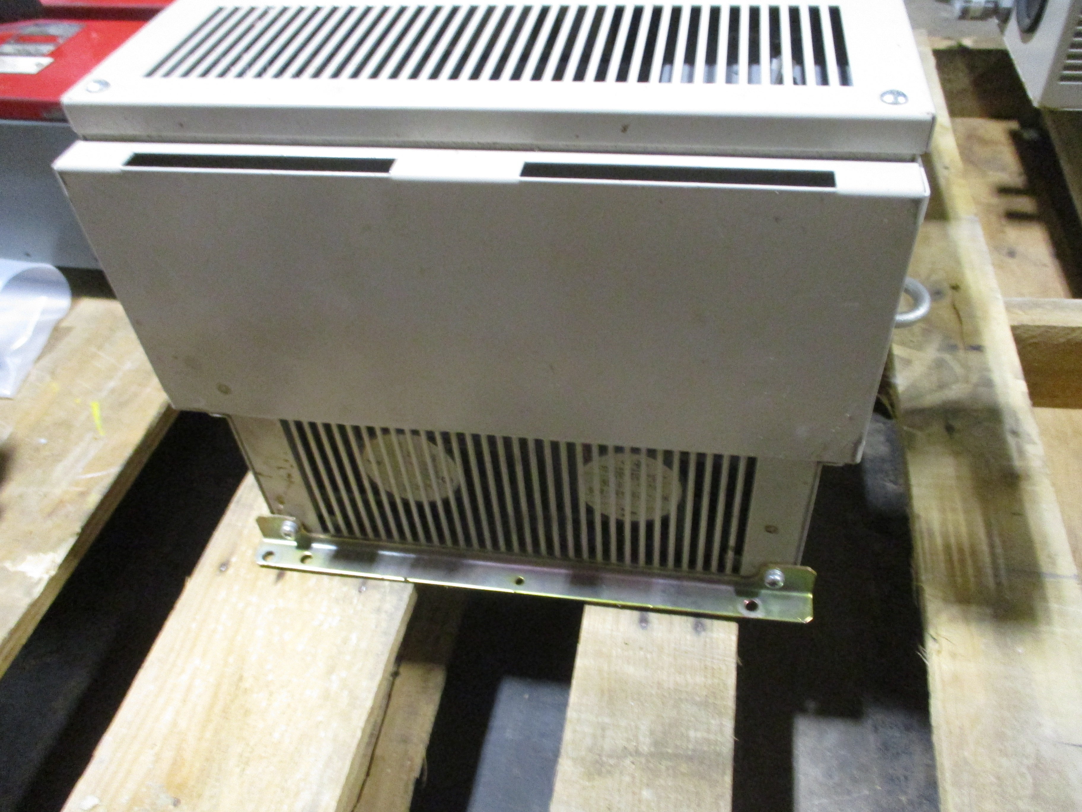 Yaskawa Varispeed P7 AC Drive CIMR-P7U4055 100HP 3Ph Input: AC3PH 380-480V 50/60