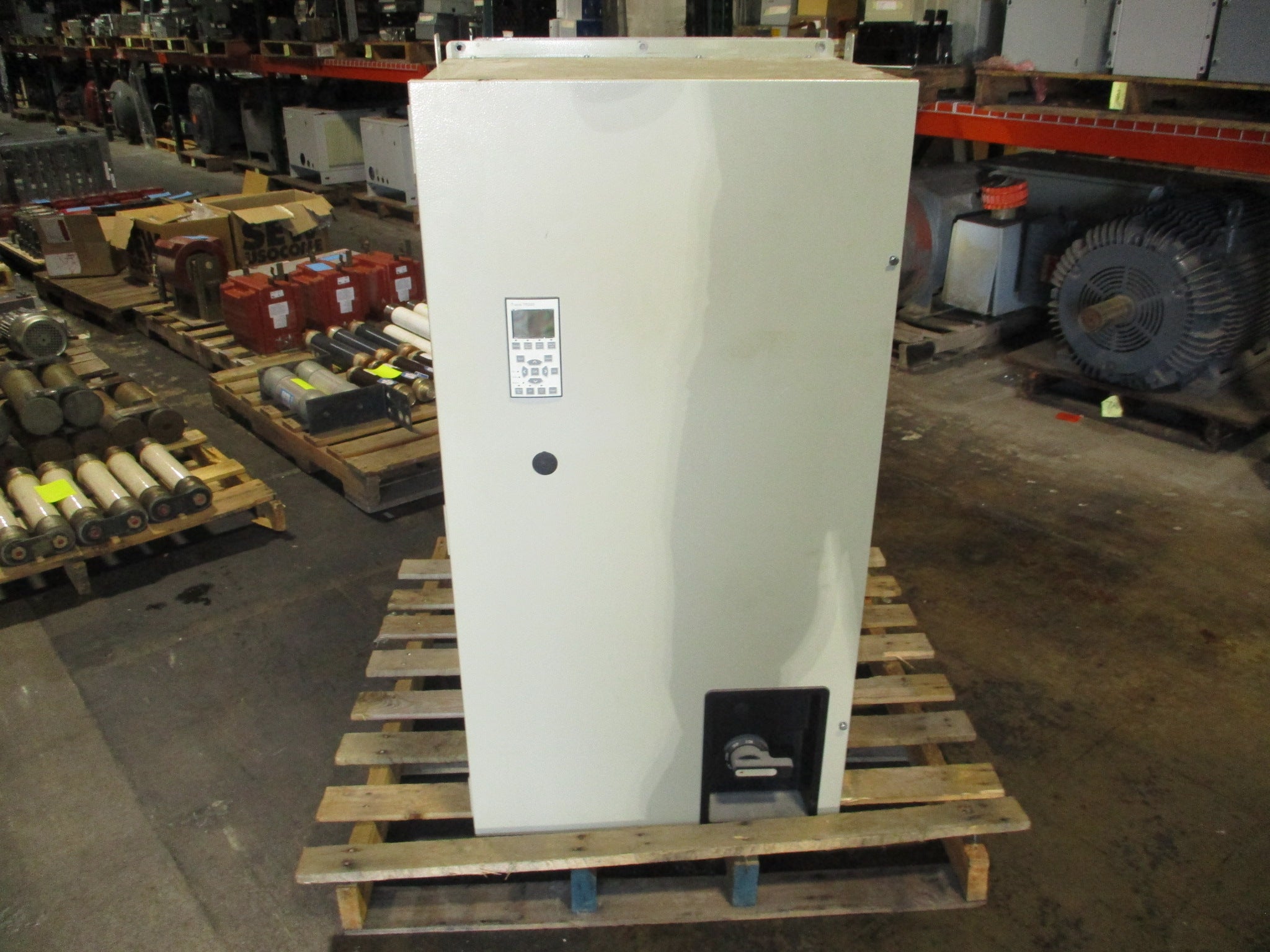 Trane AC Drive X13170828060 60HP 3Ph Type 1 Enclosure w/ Keypad Used