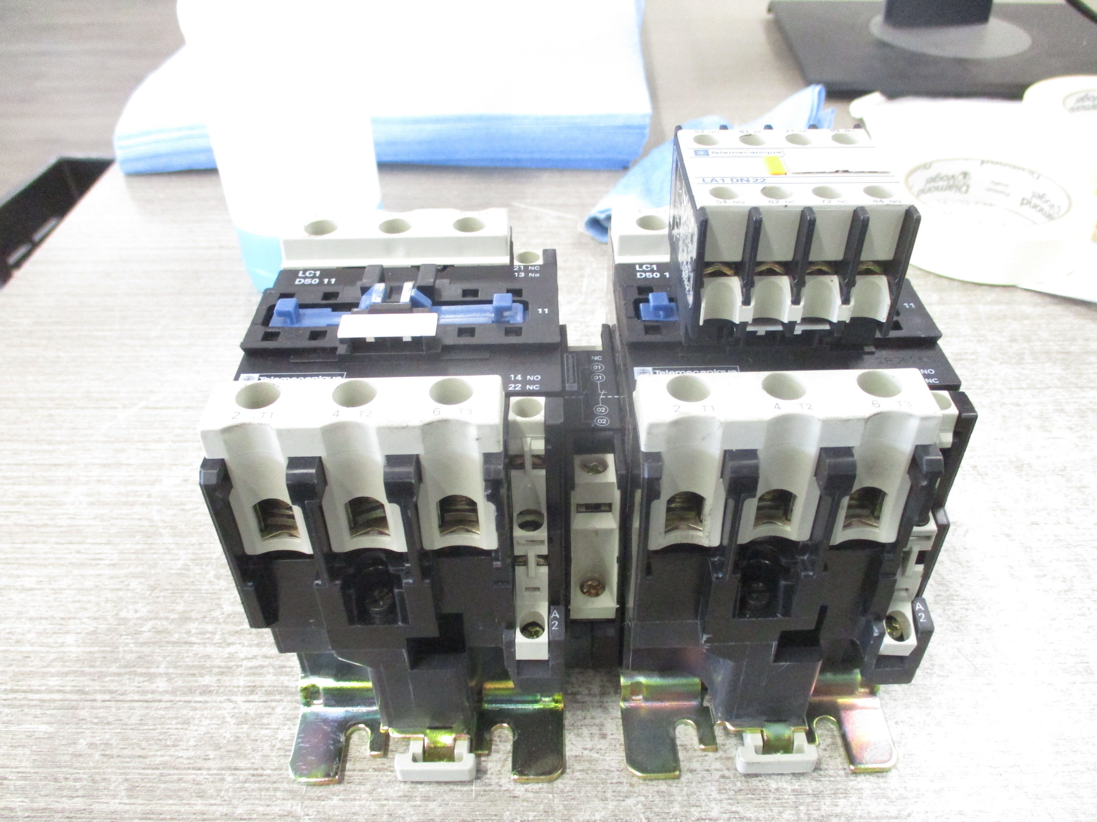 Telemecanique Reversing Contactor LC1 D50 11 120V Coil 70A 600V W/(1) Aux Contact Block Used
