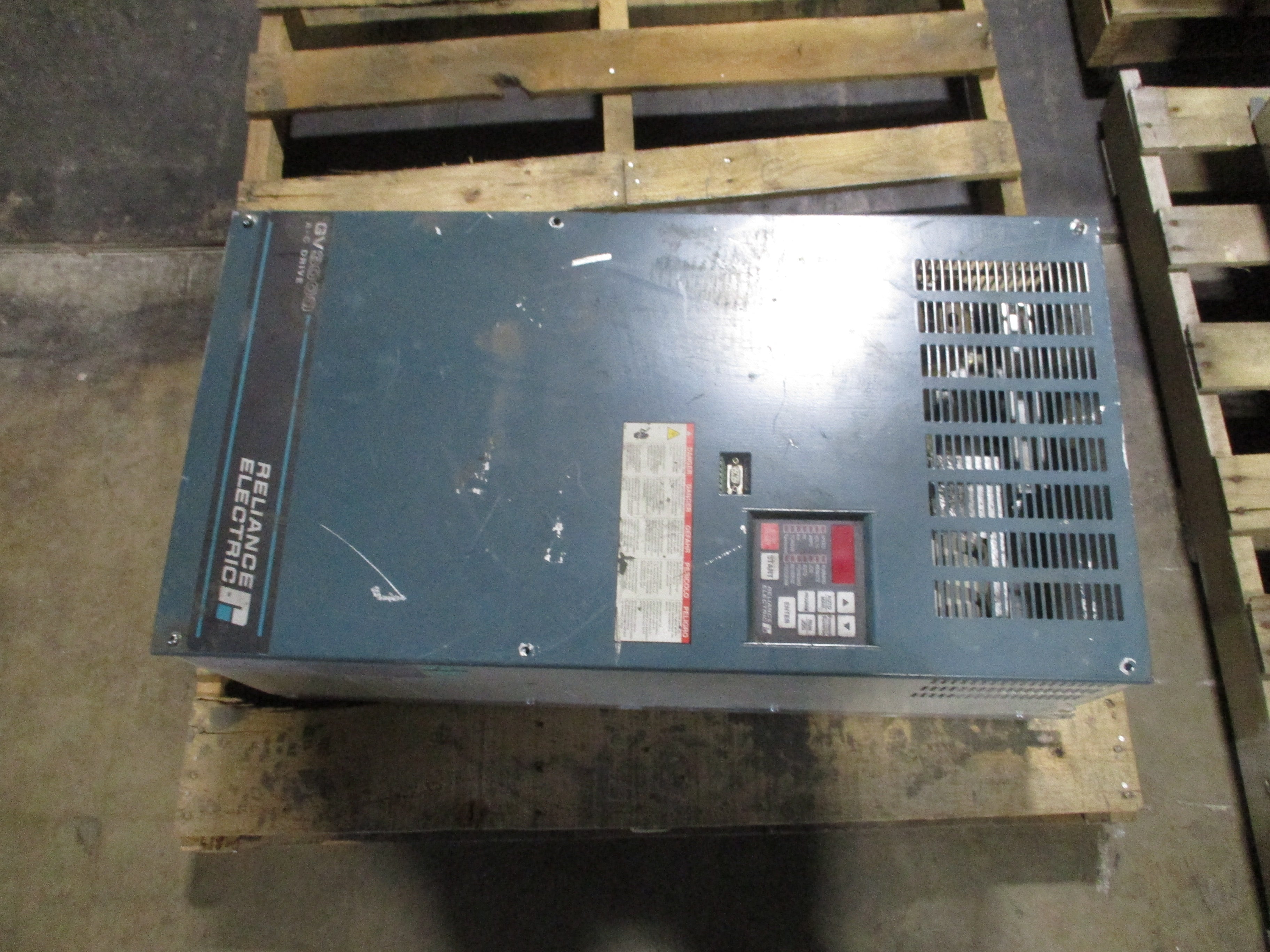 Reliance GV 3000 AC Drive 75R4150 100HP 3Ph Input: 380-460VAC 150.0A 50/60Hz 3PH
