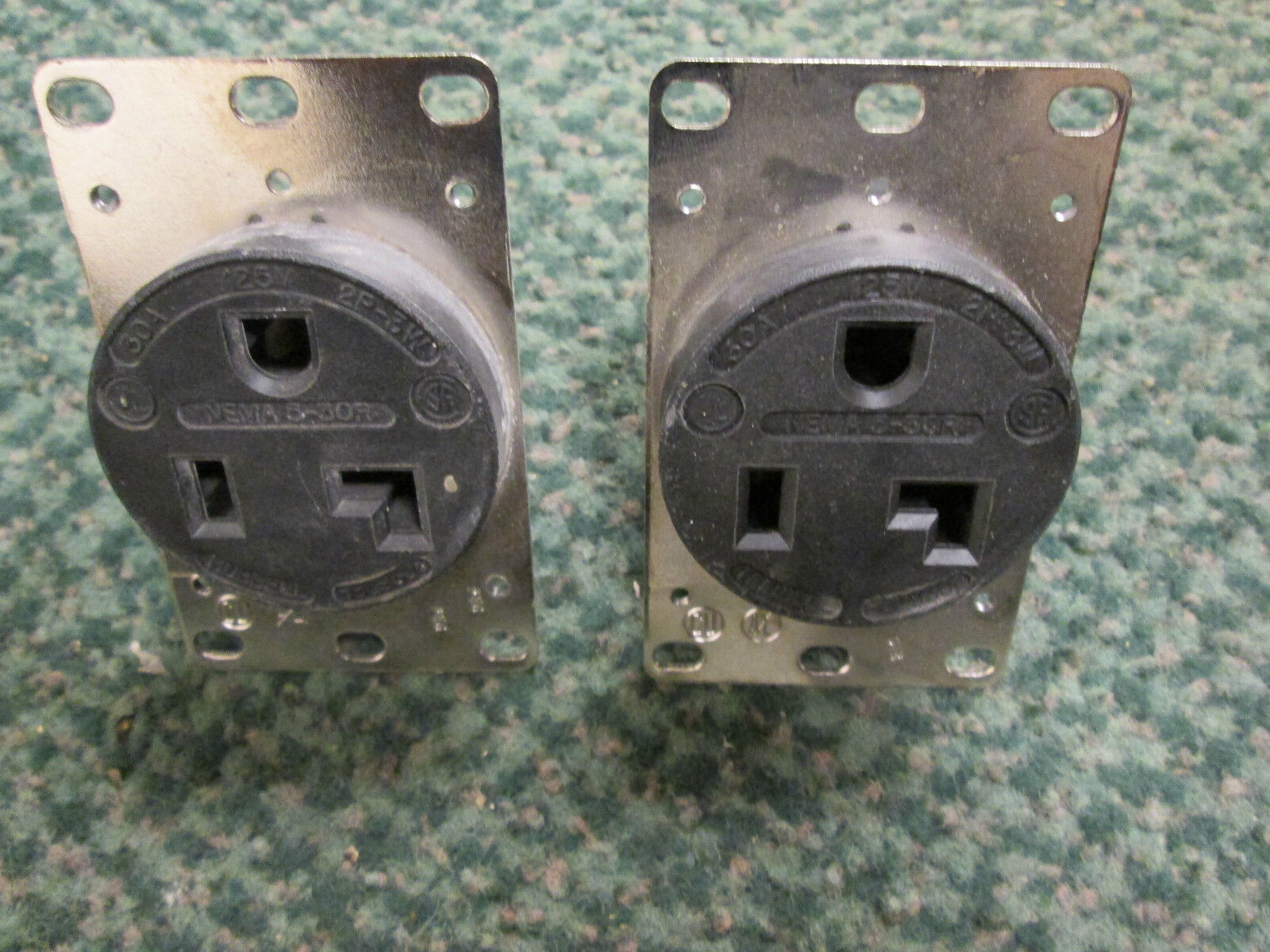 Hubbell Receptacle HBL9308 Flush Mount *Set Of 2* Used