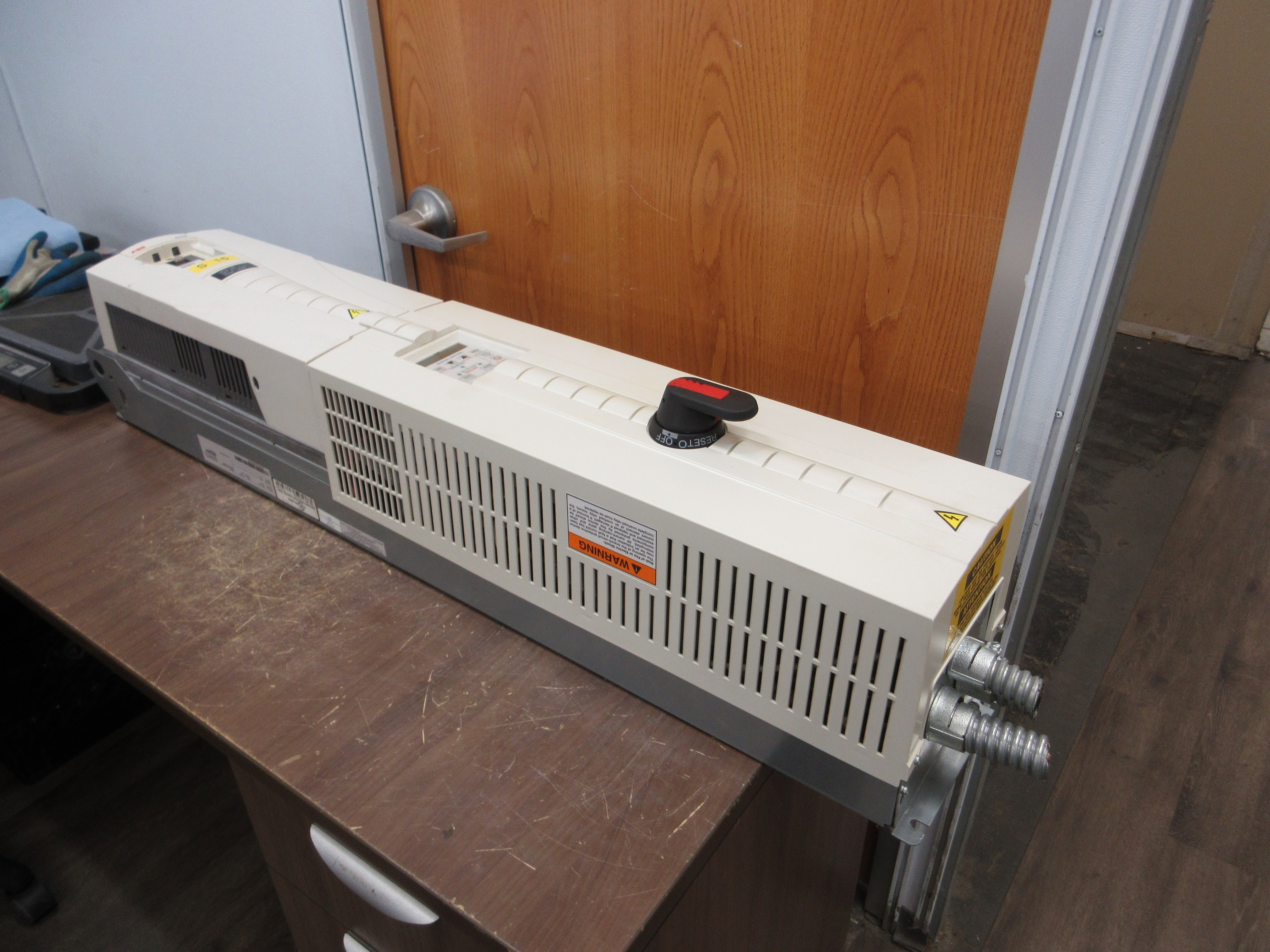 ABB ACH550 AC Drive w/ Bypass ACH550-VCR-046A-2+F267 15HP 3Ph w/ Keypad Used