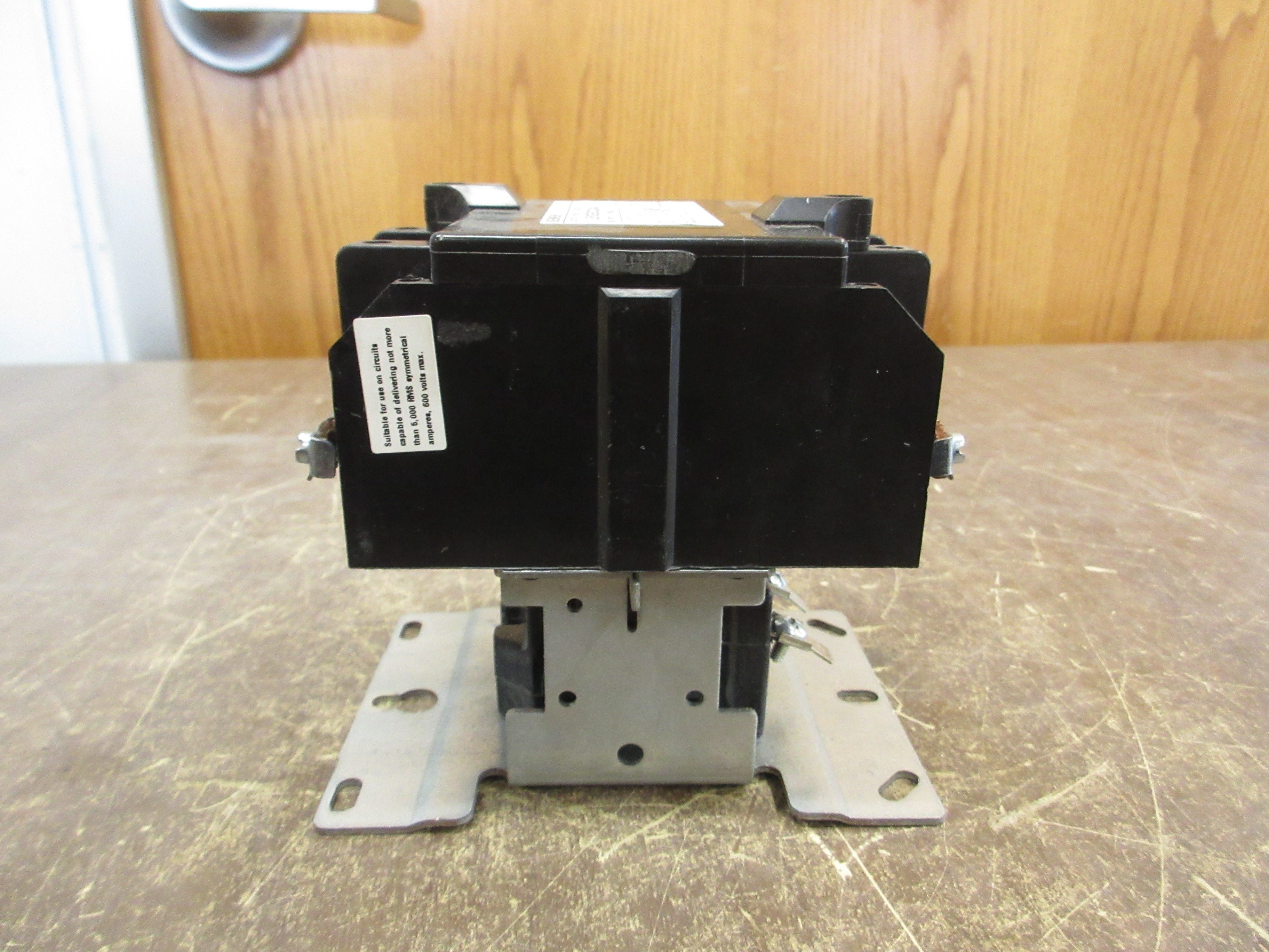 Siemens Lighting & Heating Contactor LEN00E003240A 208/240V Coil 100A 600V Used